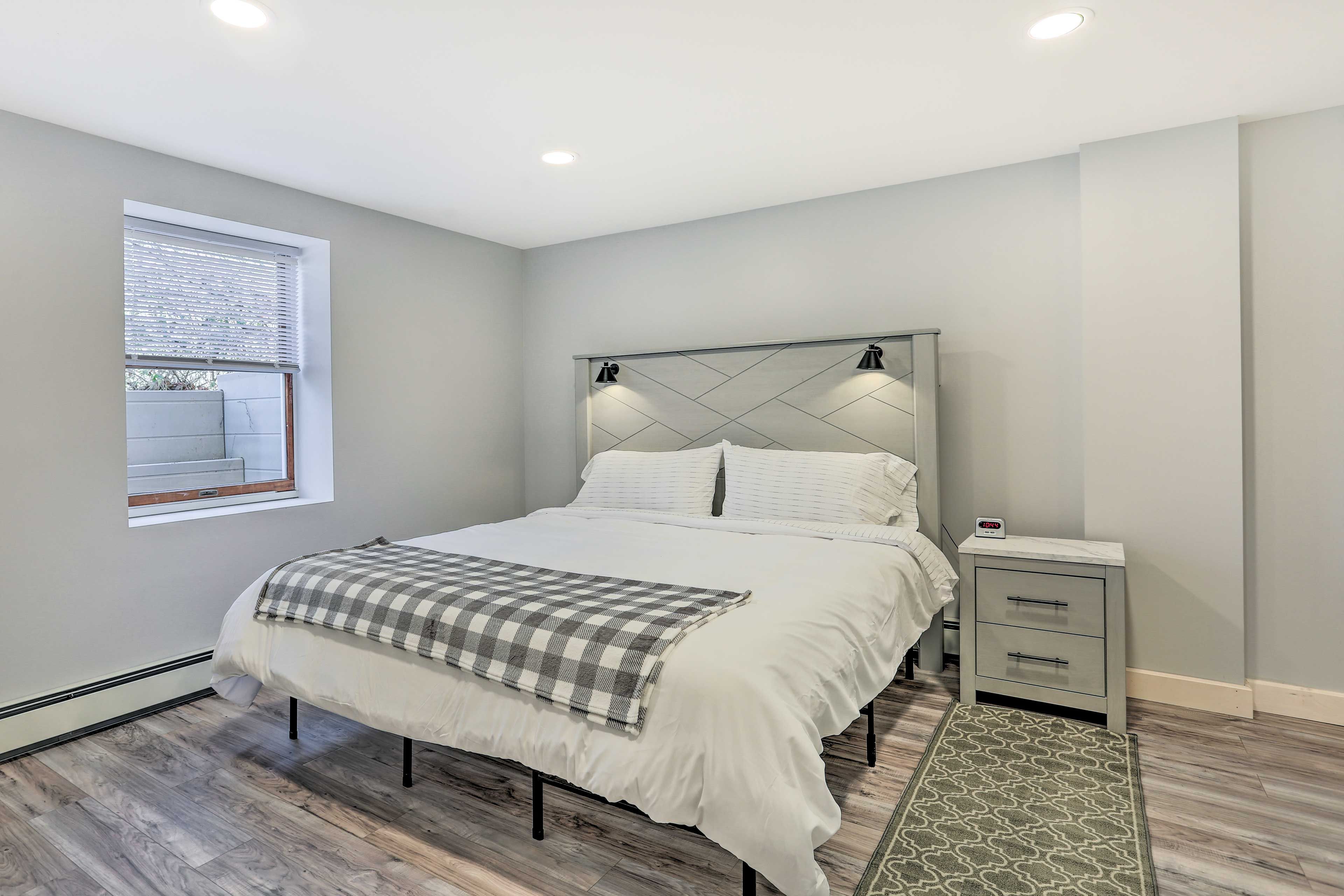 Bedroom | King Bed | Linens Provided | En-Suite Bathroom