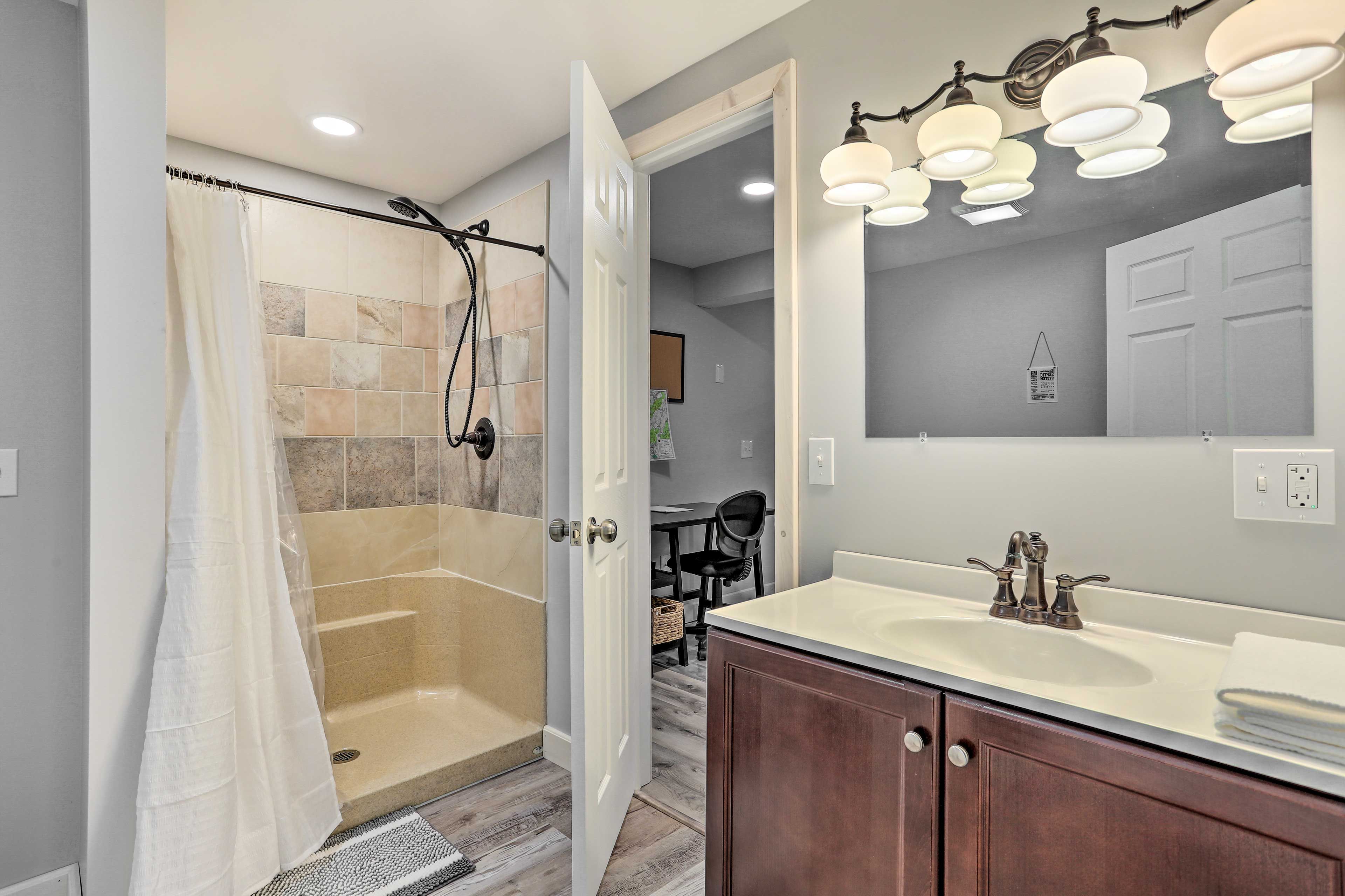 Full Bathroom | Complimentary Toiletries | Towels Provided | Hair Dryer