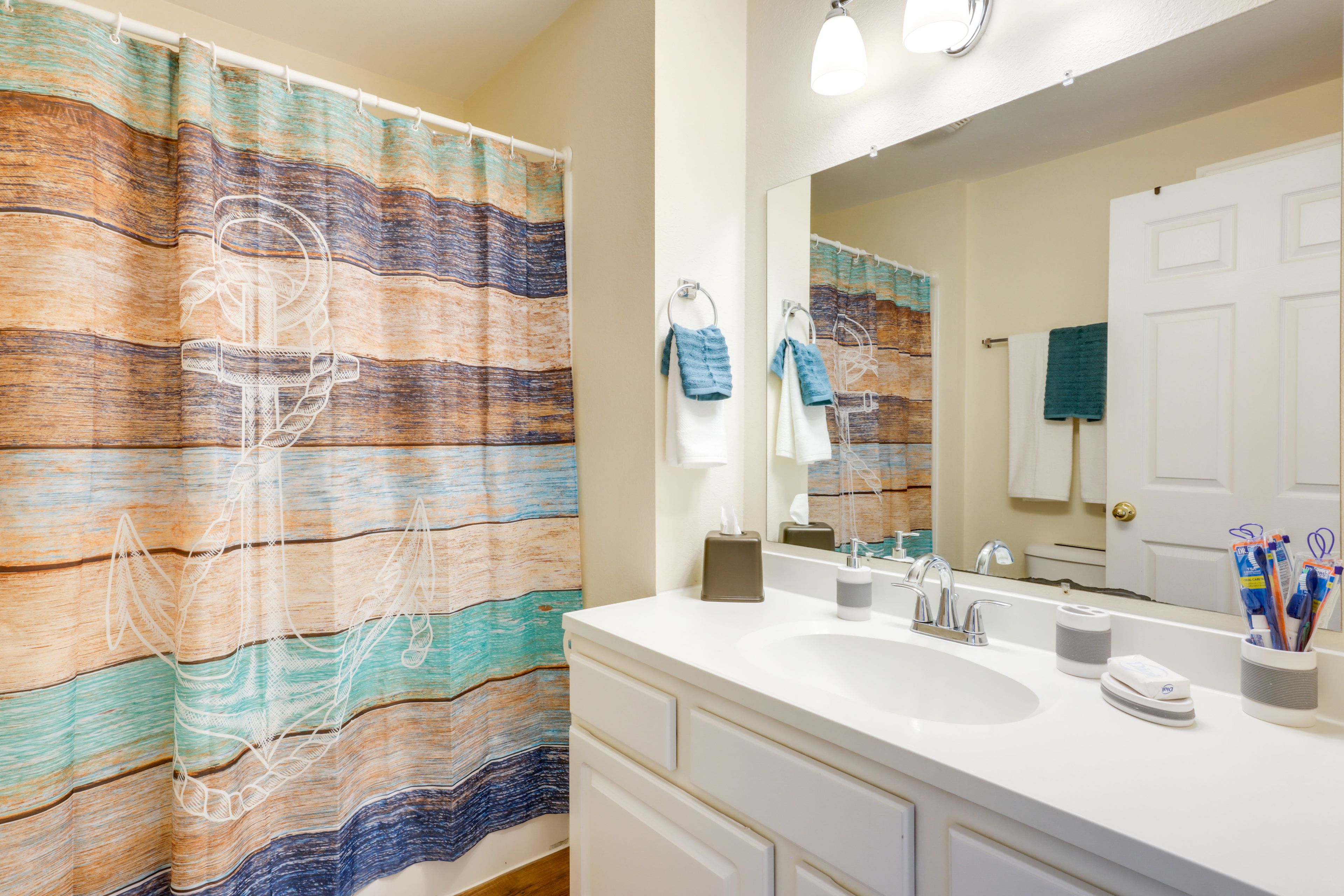 Full Bathroom | Towels Provided | Complimentary Toiletries | Hair Dryer