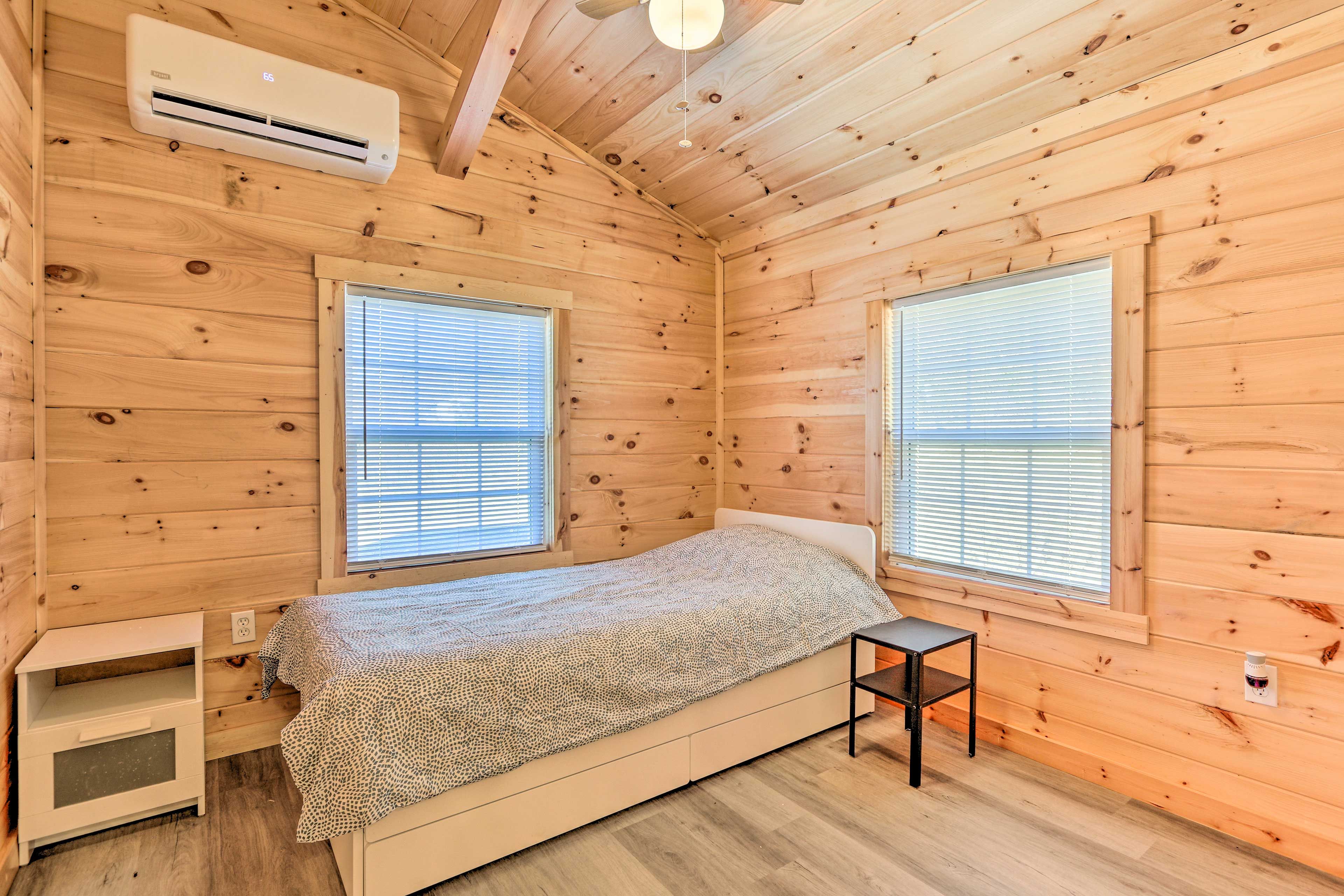 Bedroom 2 | Twin Bed w/ Twin Trundle