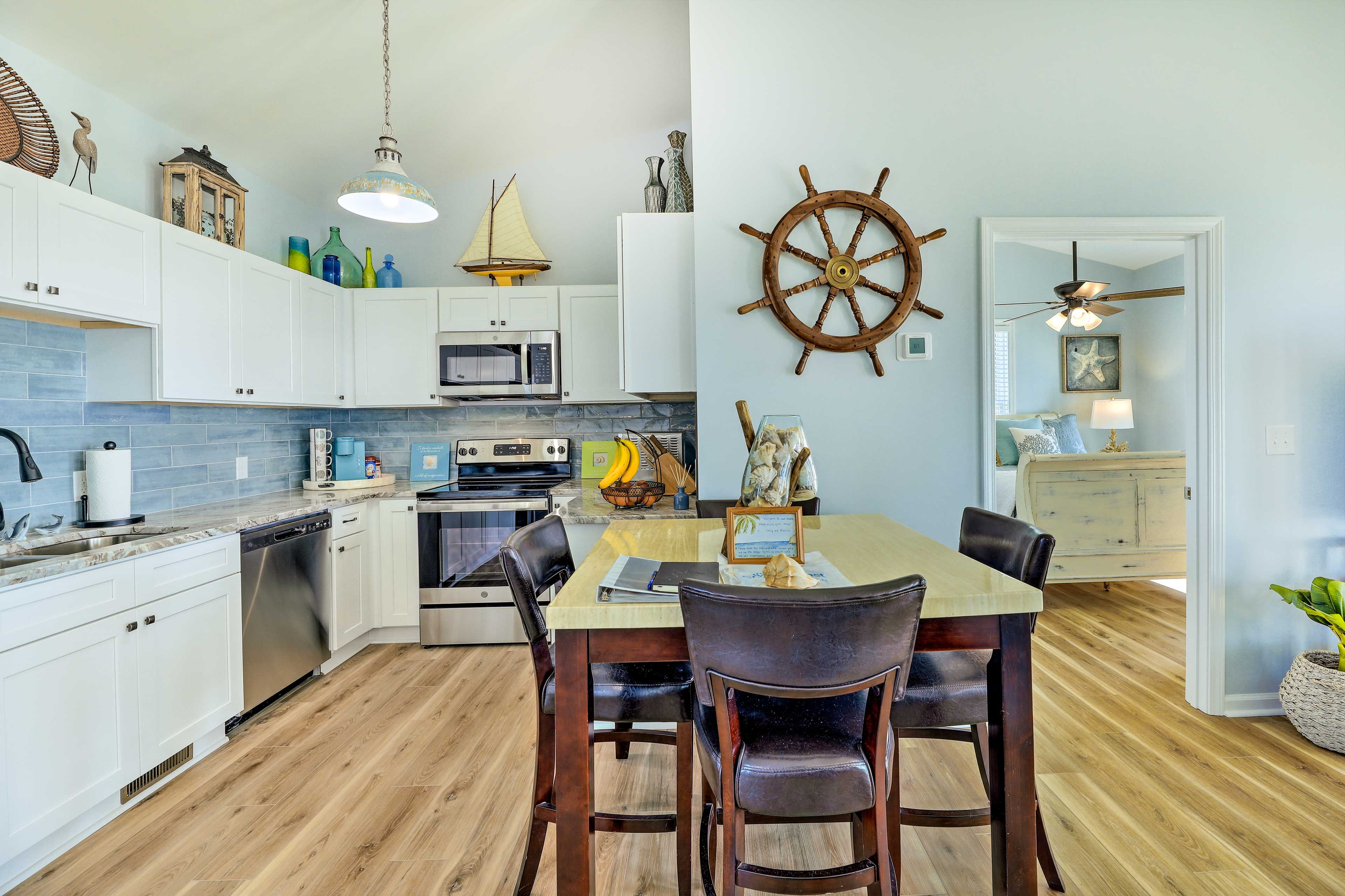 Dining Area | Dishware & Flatware Provided