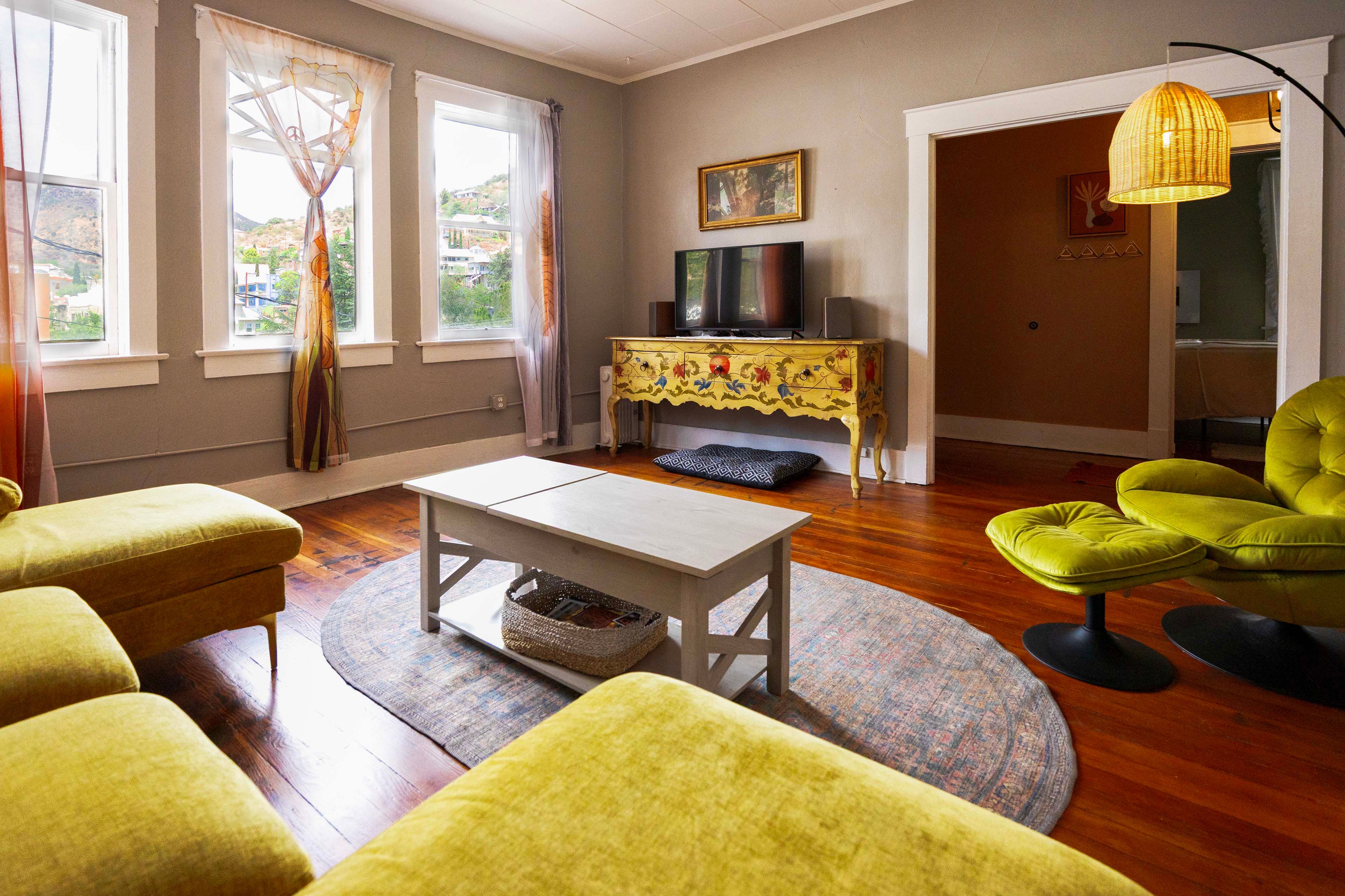 Living Room | Smart TV | Central A/C + Heat