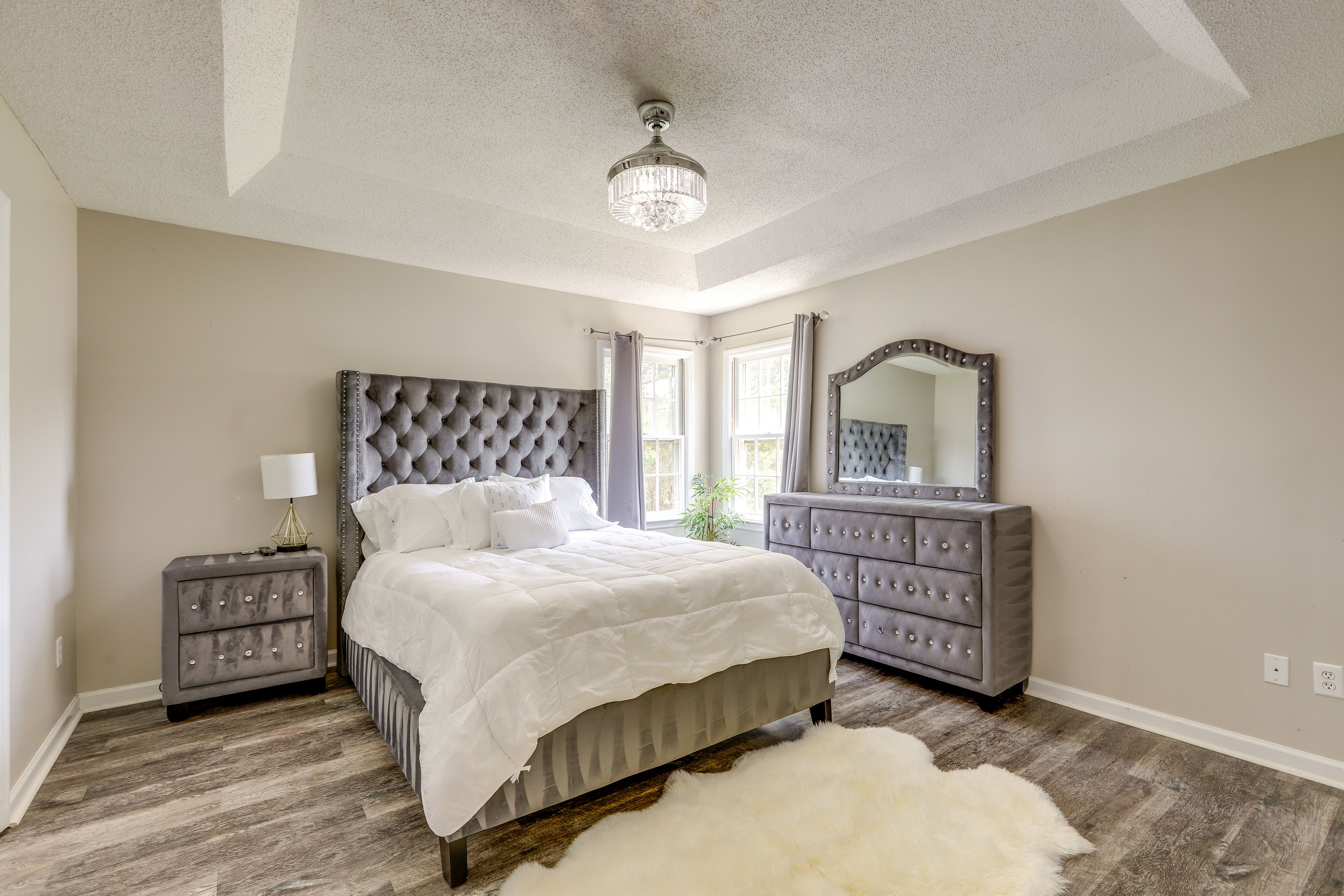 Bedroom 1 | 1st Floor | Queen Bed | Smart TV | Dresser | En-Suite Bathroom