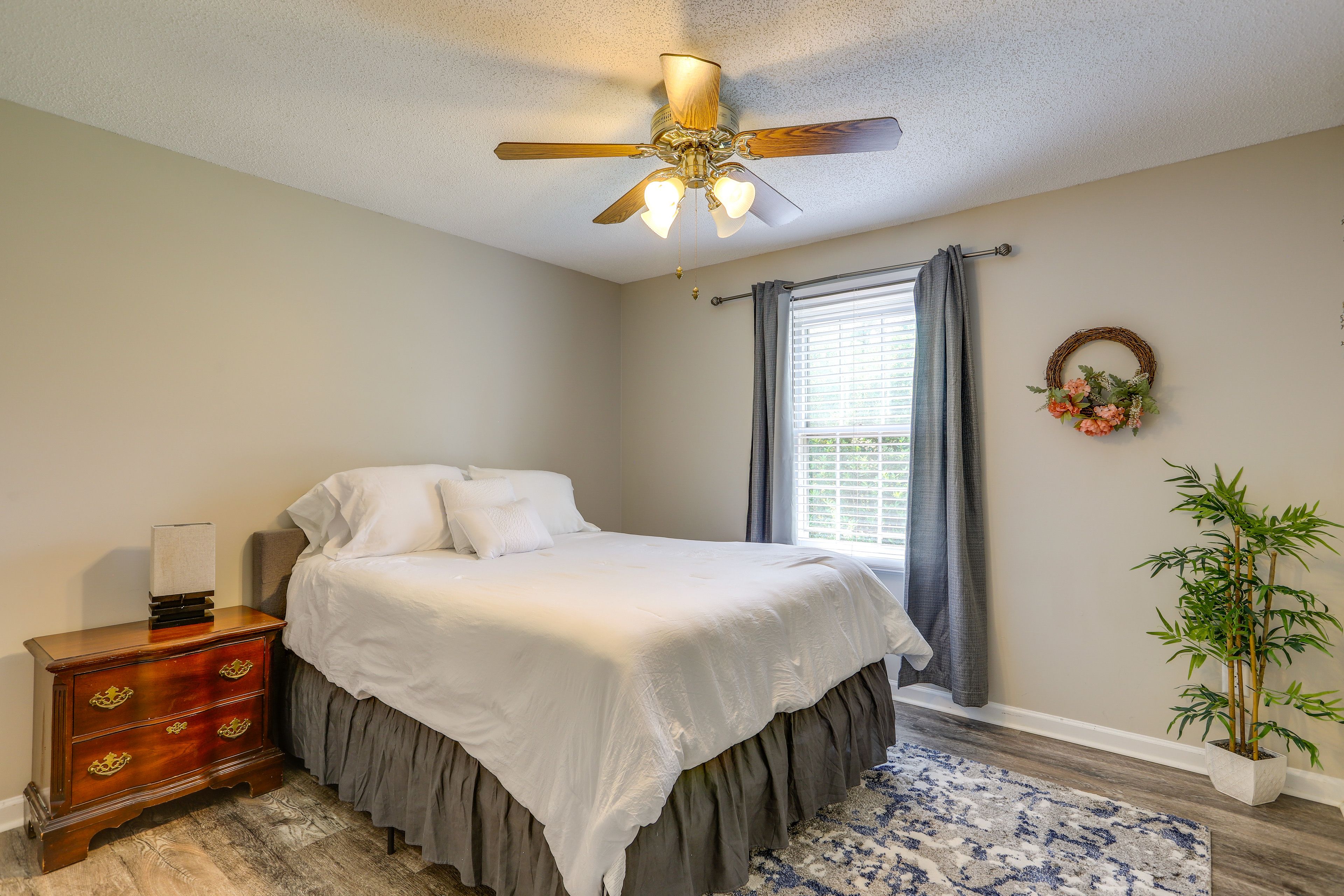 Bedroom 2 | 1st Floor | Queen Bed | Closet | Ceiling Fans | Linens Provided