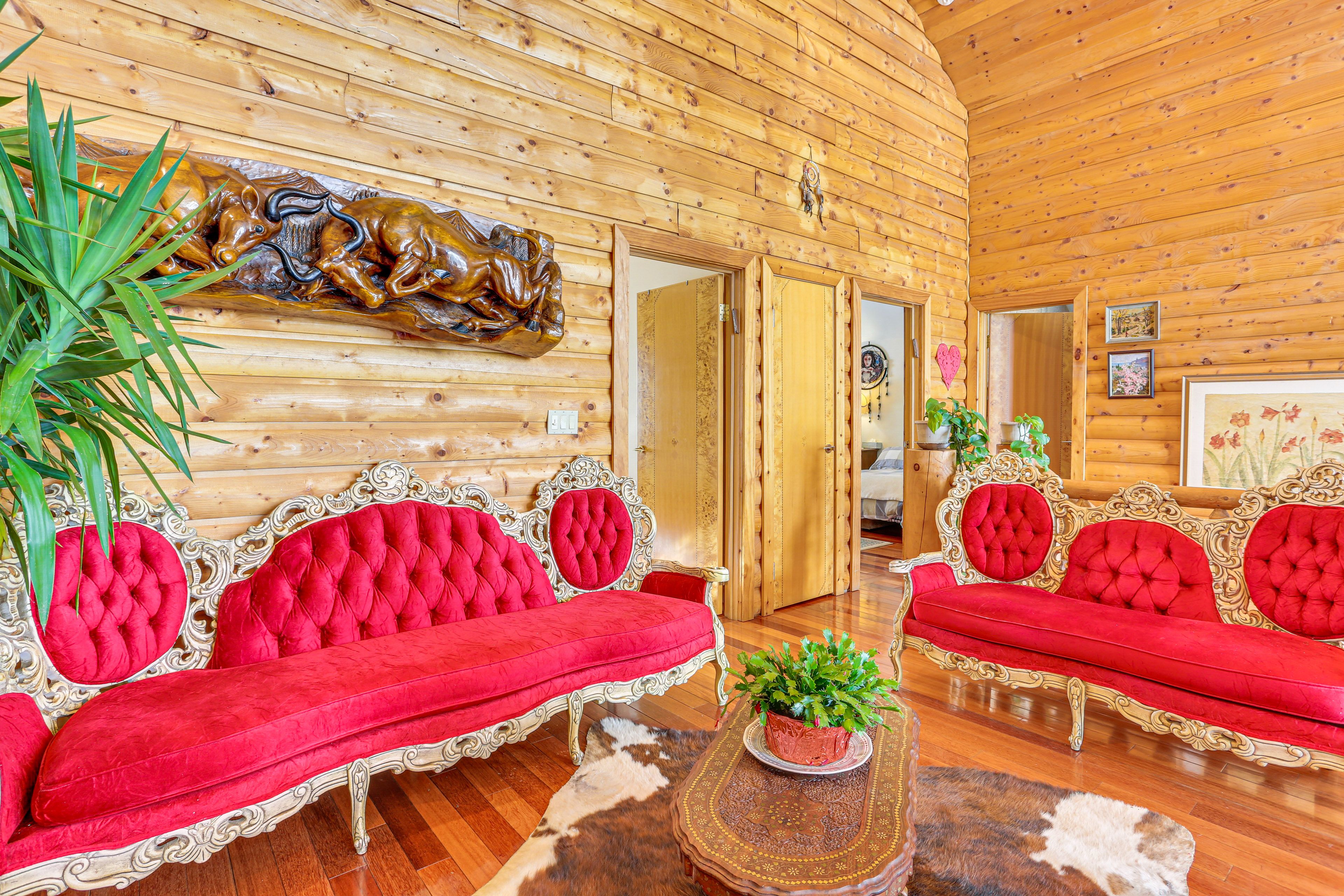 Sitting Area | Upper Level
