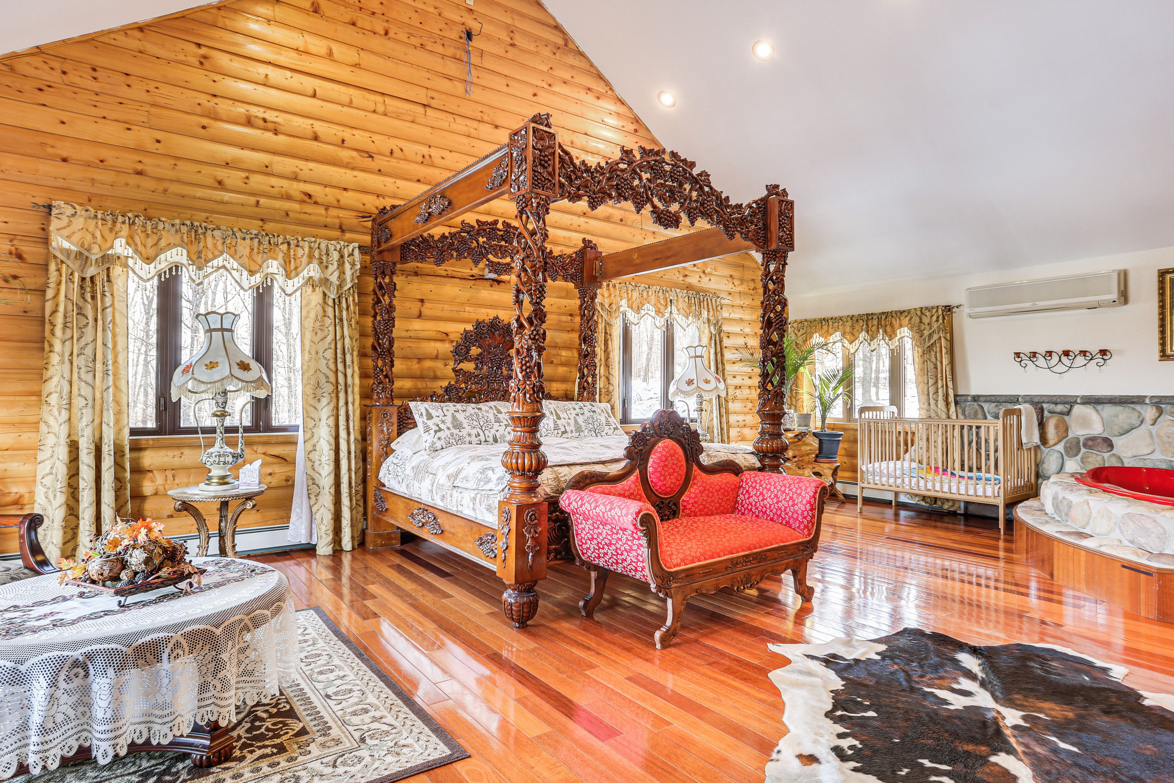 Bedroom 2 | Raised Main Level | Queen Bed | Jetted Tub | Linens Provided