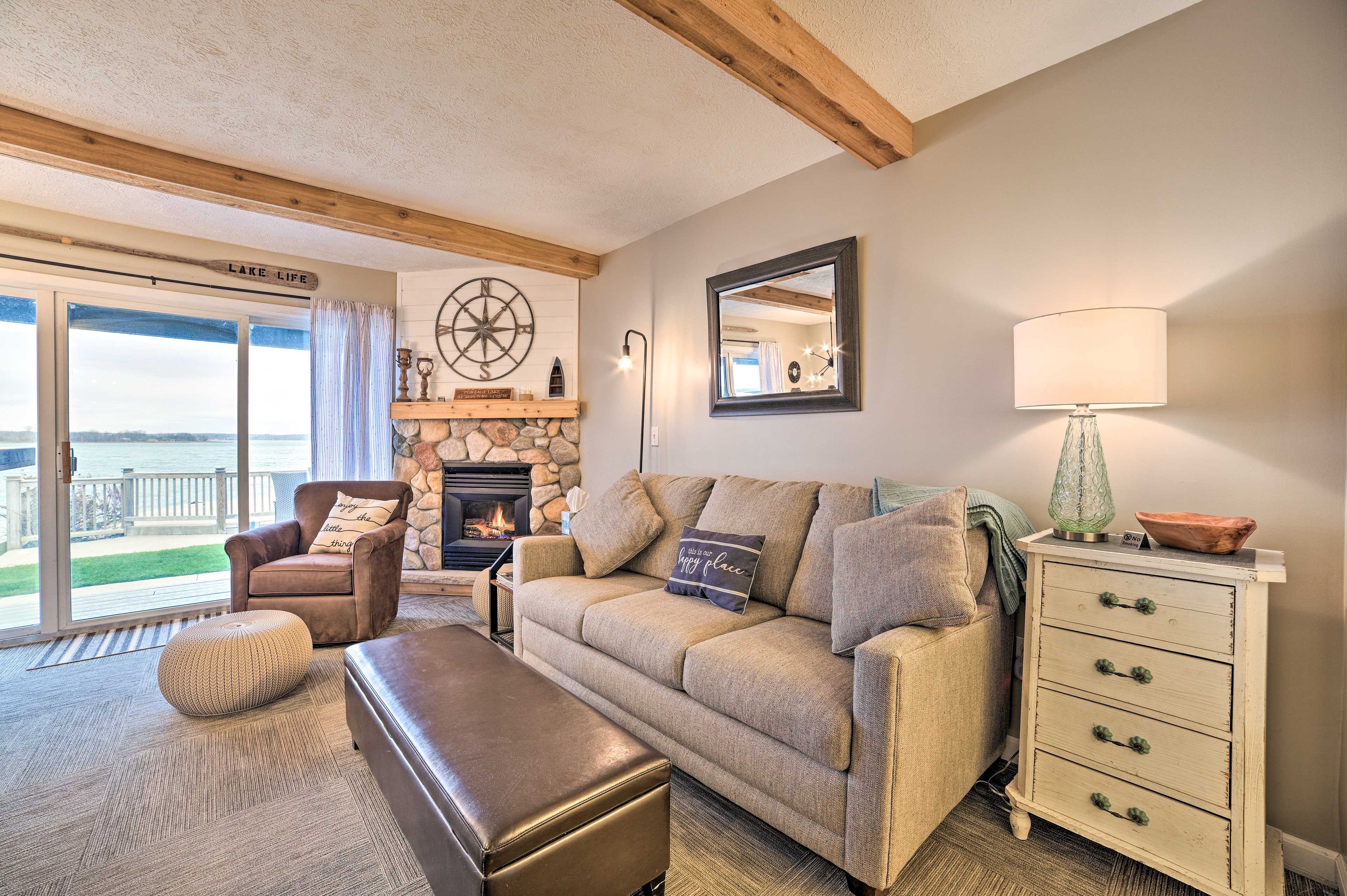 Living Room | Queen Sleeper Sofa | Gas Fireplace | Smart TV