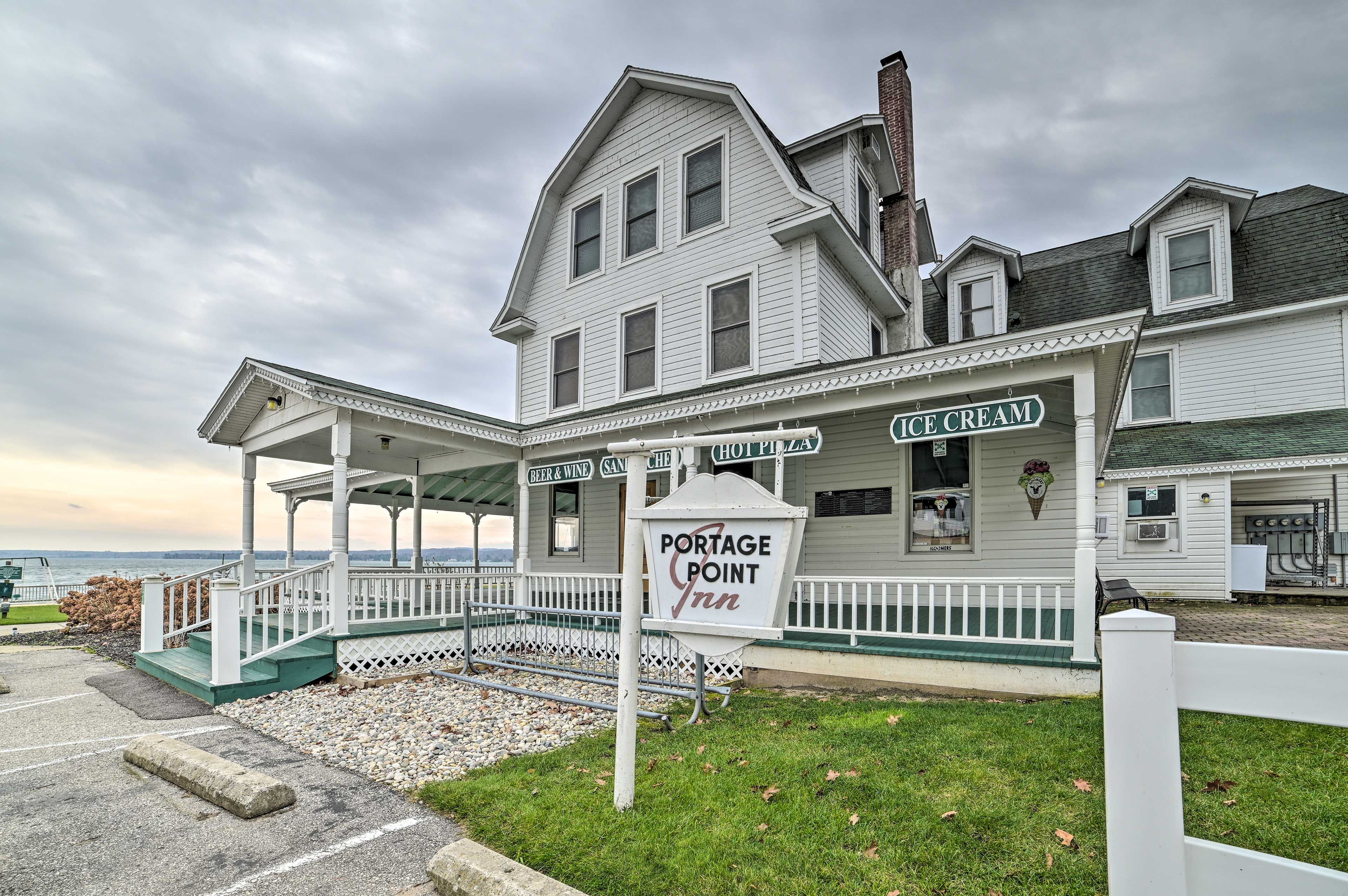 Resort Exterior | Outdoor Pool | Hot Tub | Beach Access