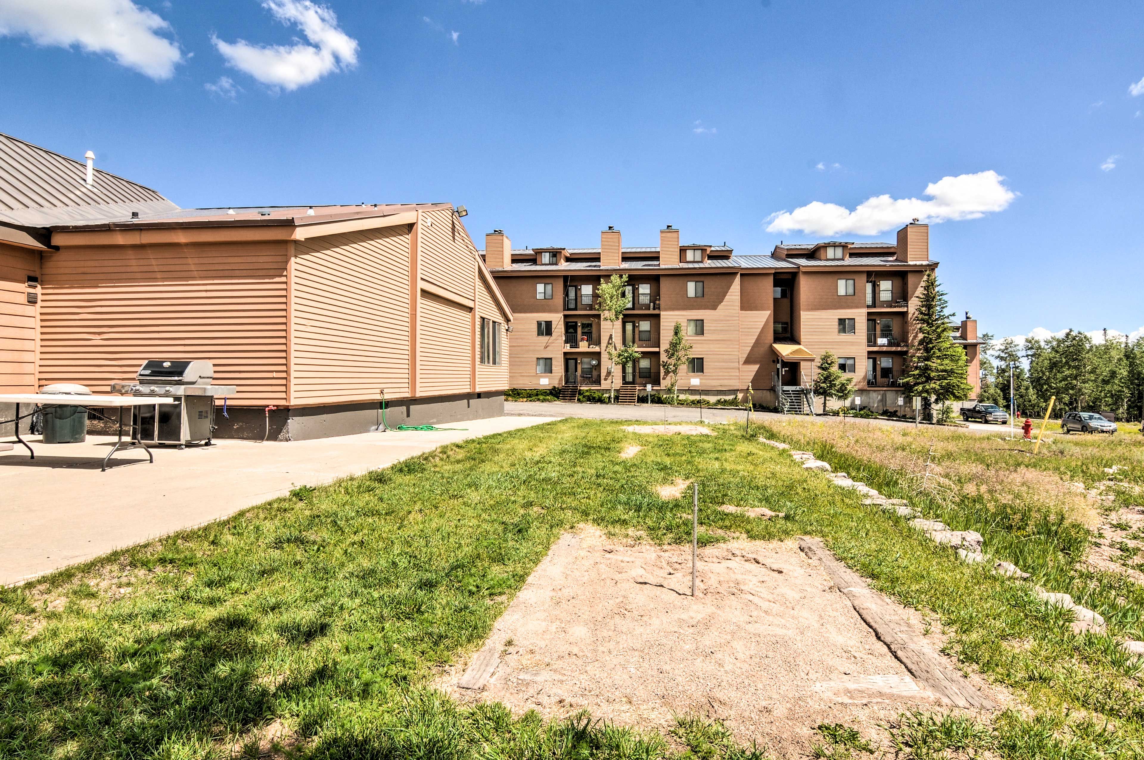 Timberbrook Village | Gas Grill | Horseshoes