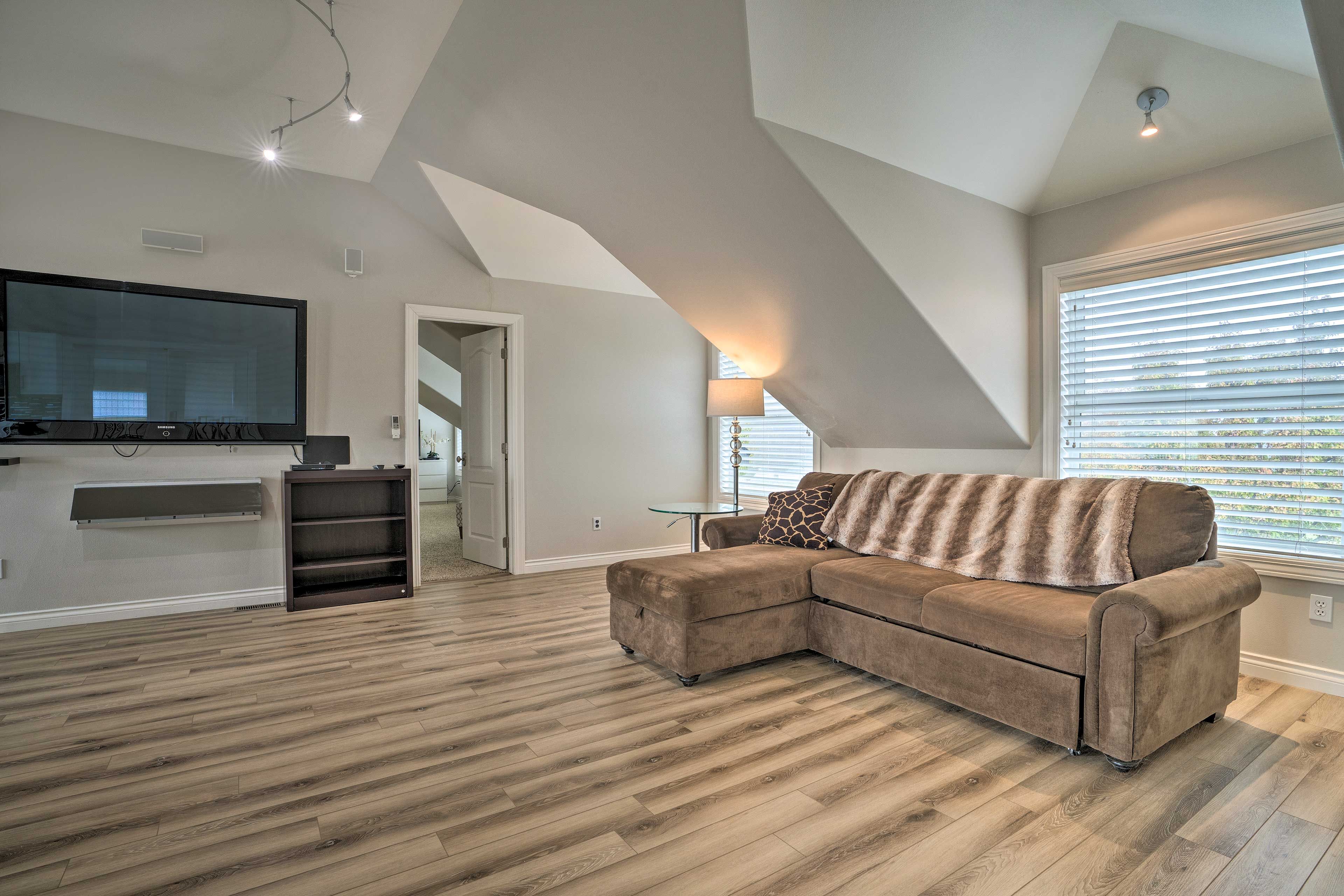 Living Area | Sleeper Sofa | Smart TV