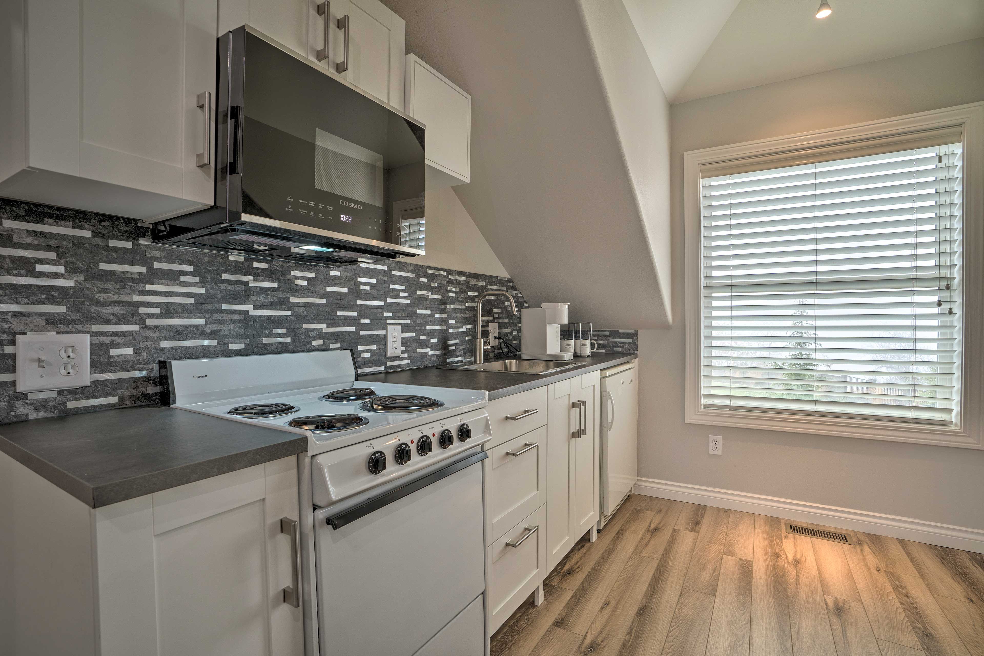 Kitchen | Stove/Oven | Mini Fridge | Keurig Coffee Maker | Microwave