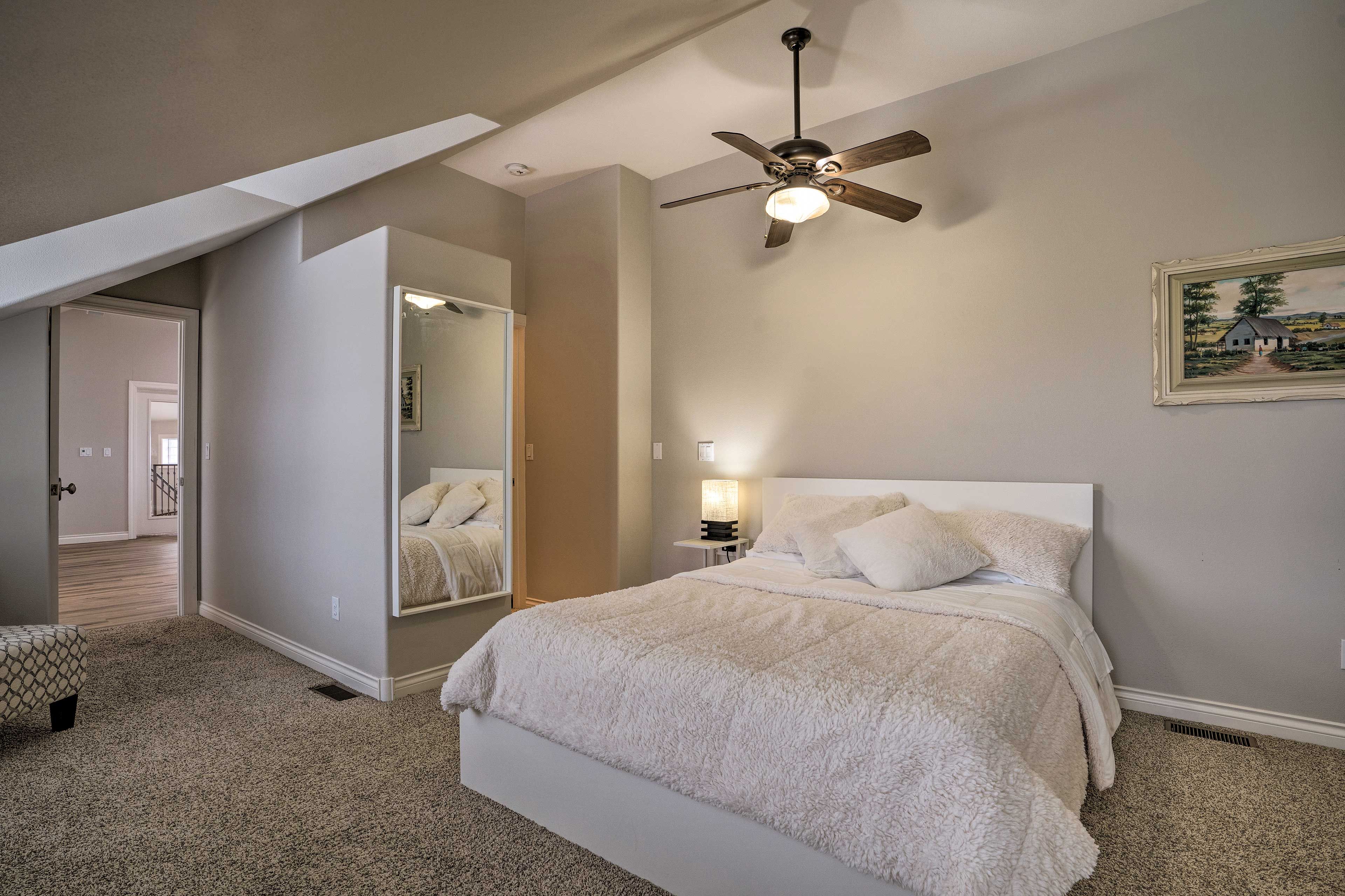 Bedroom 2 | Queen Bed | Walk-In Closet | Smart TV