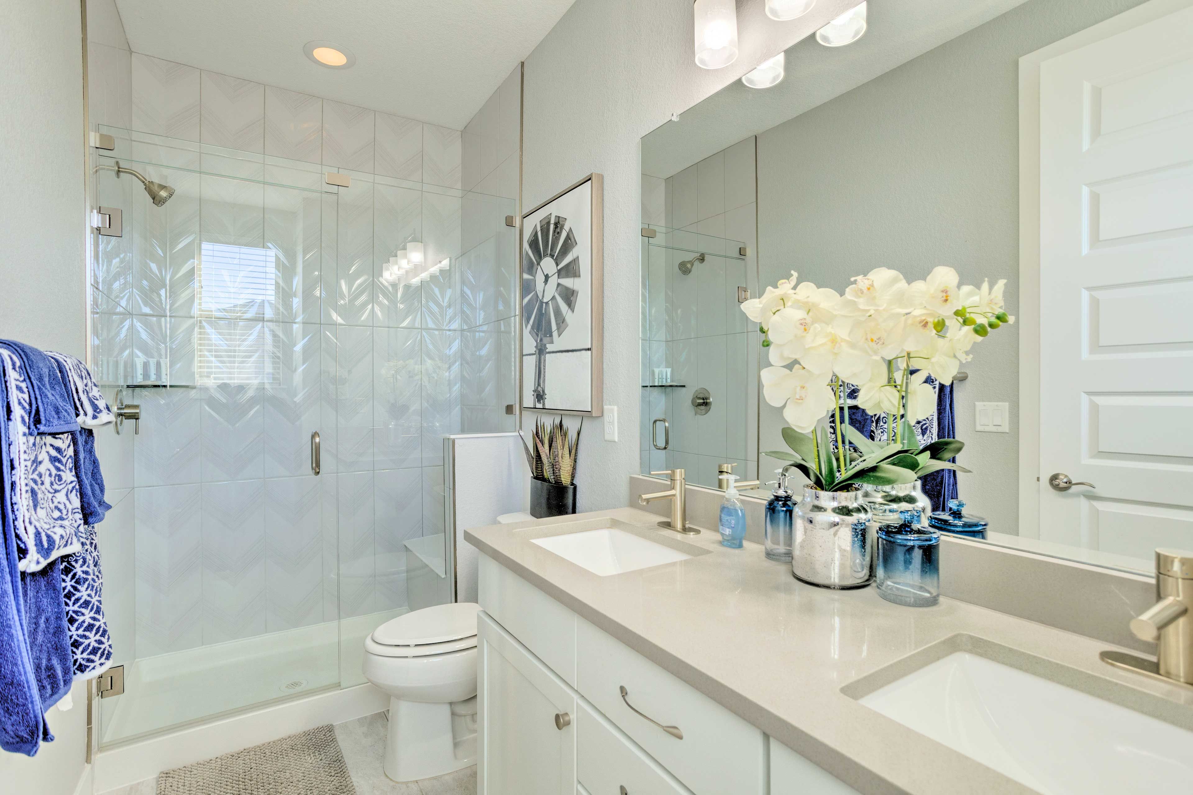 Full Bathroom | Complimentary Toiletries | 3rd Floor