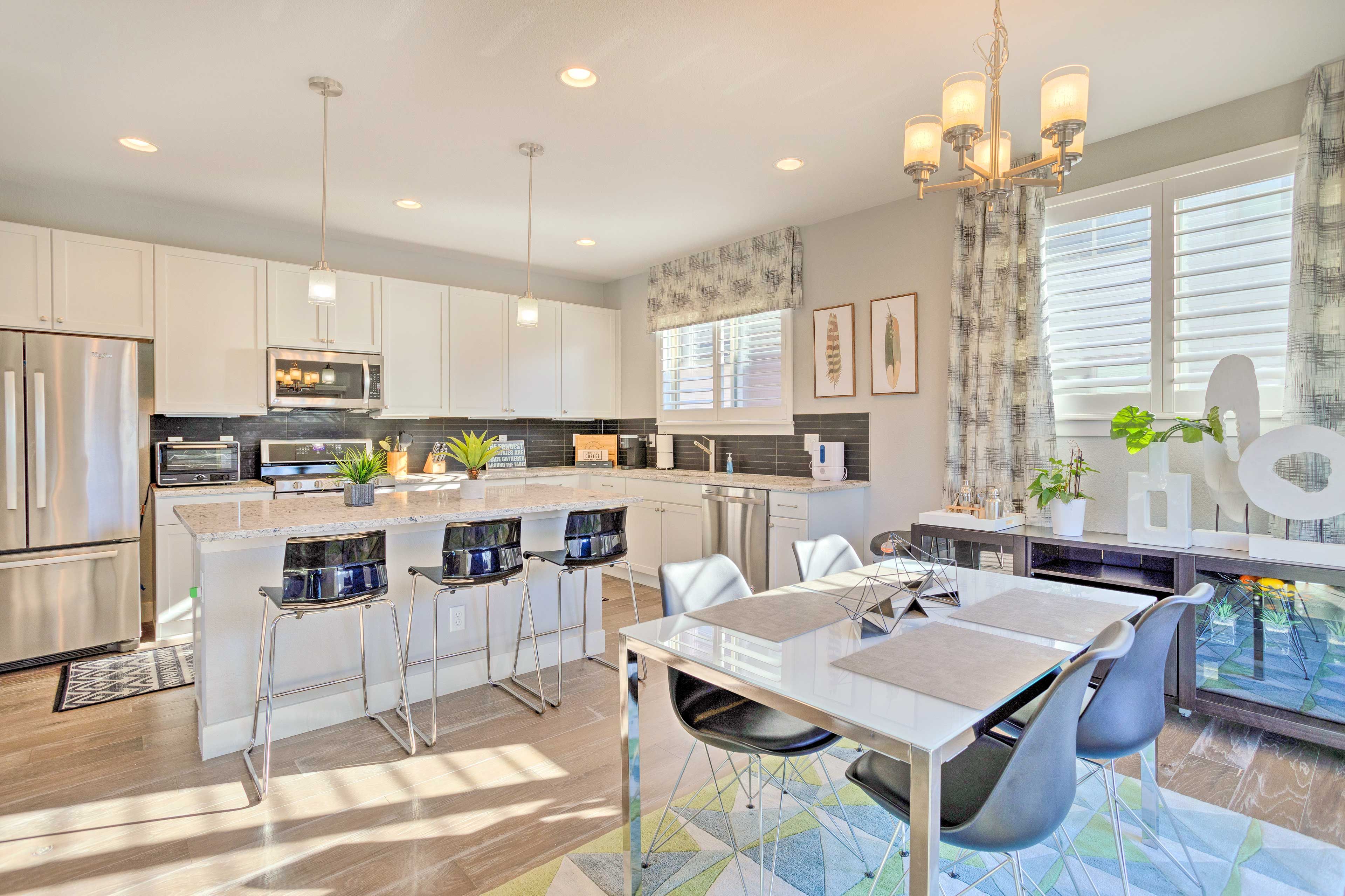 Dining Area | Dishware/Flatware