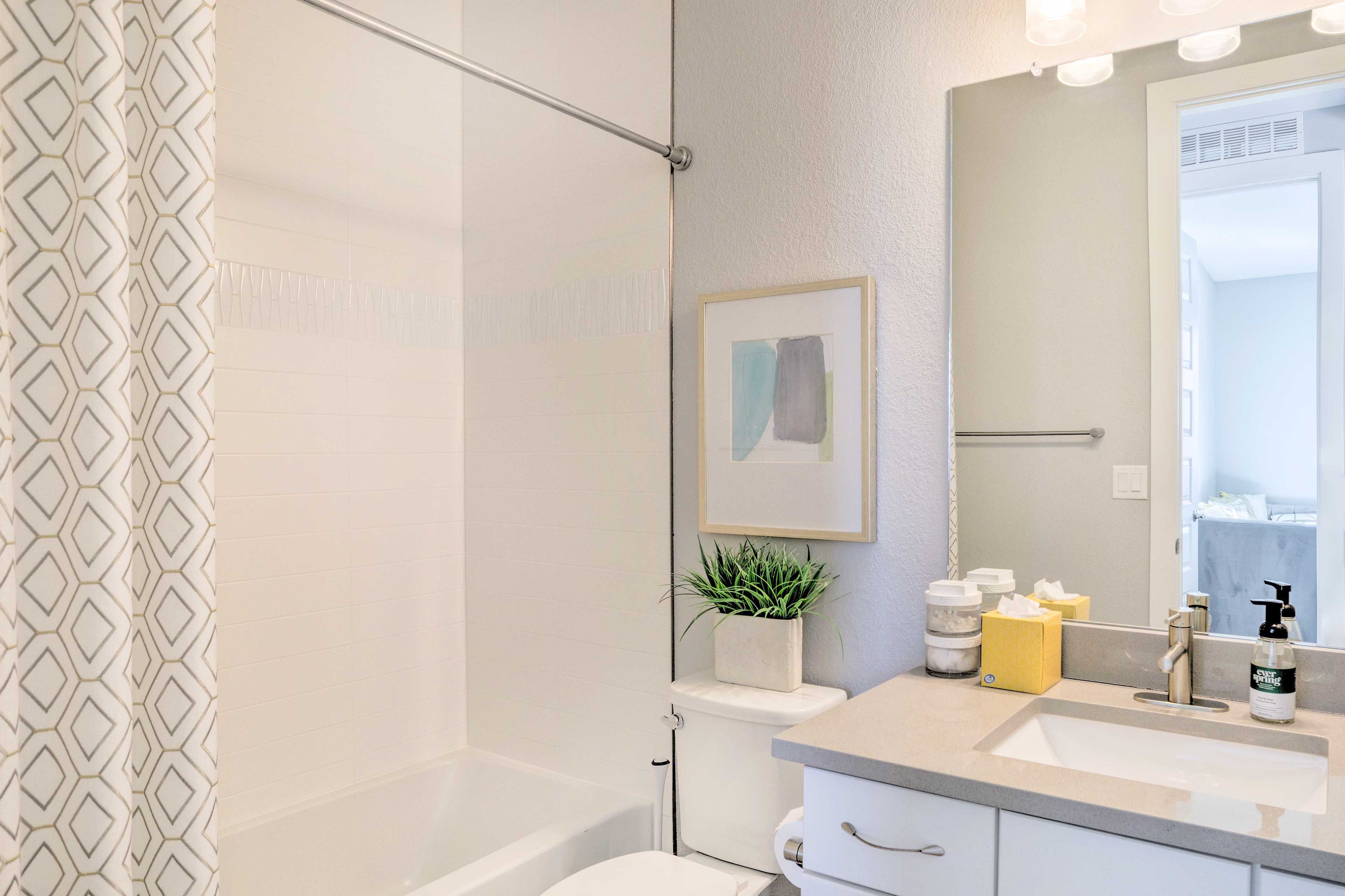 Full Bathroom | Complimentary Toiletries | 3rd Floor