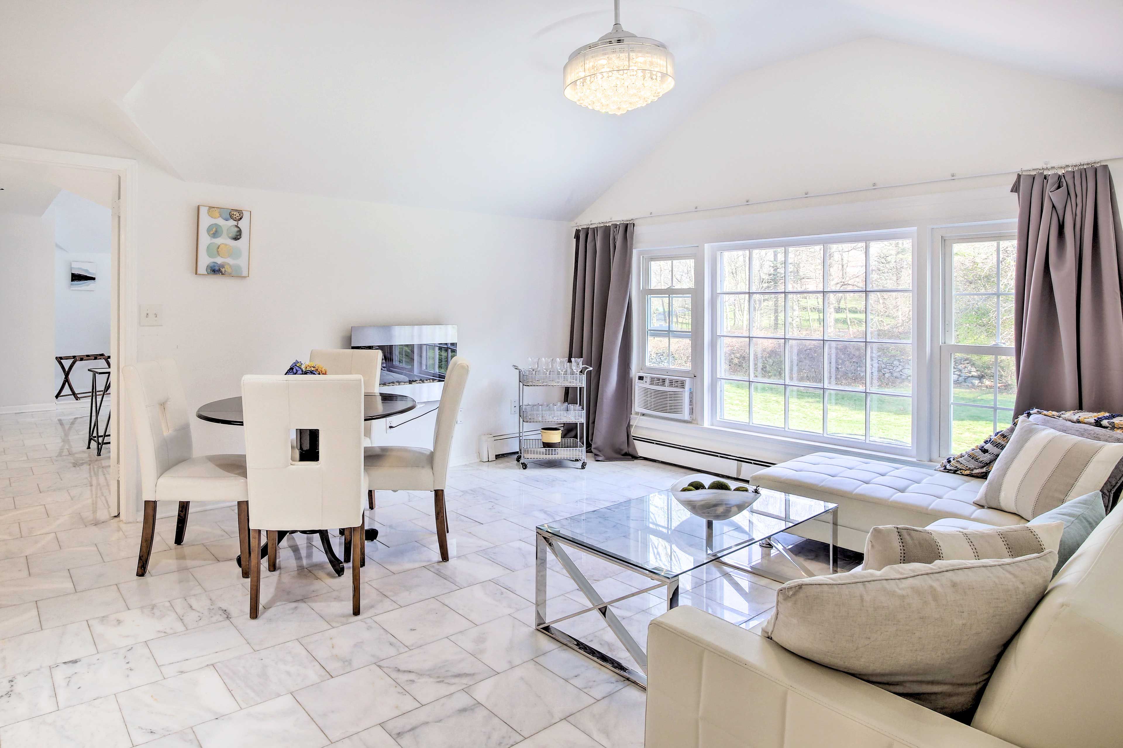 Lounge | Dining Area