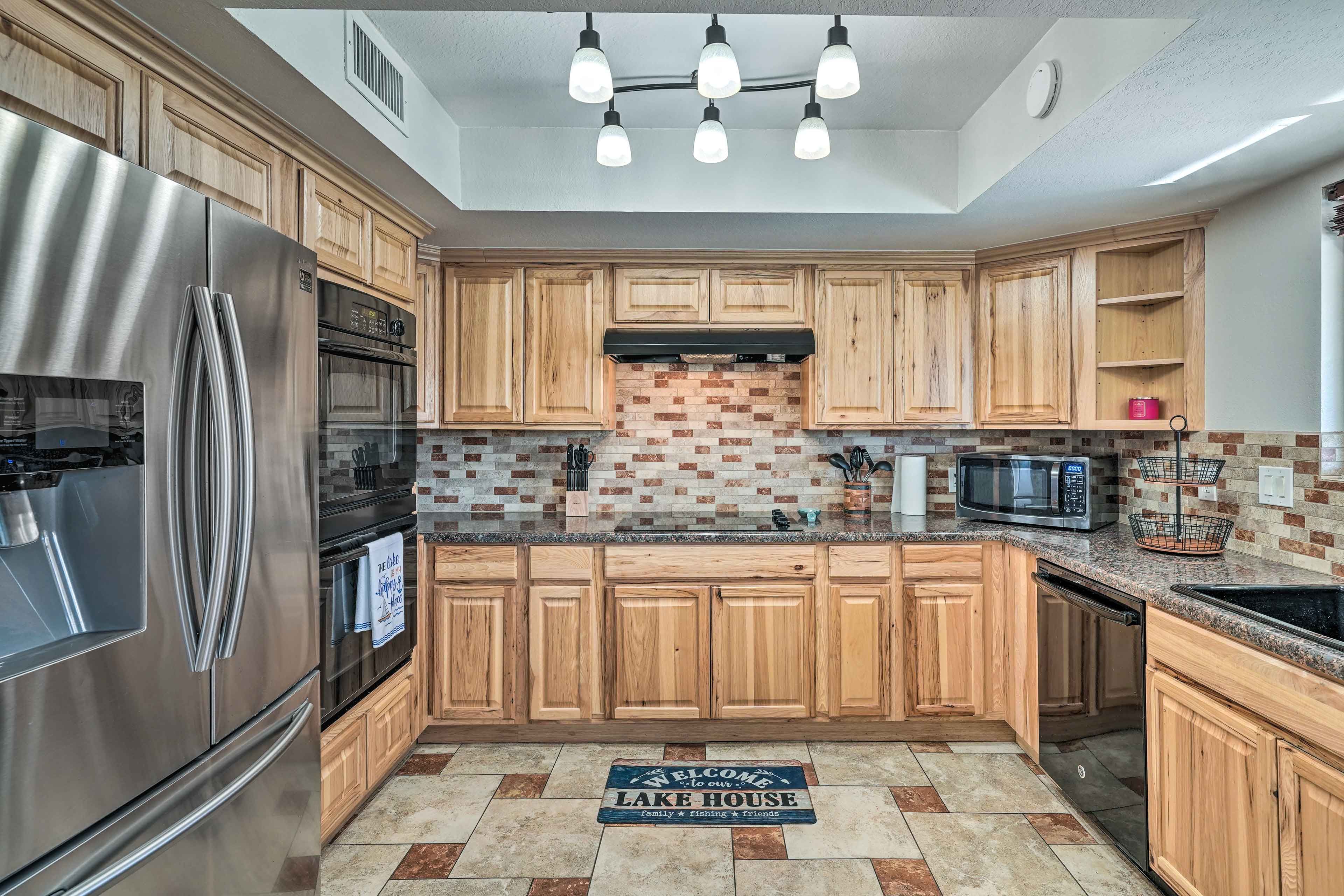 Kitchen | Remodeled | Updated Appliances | Dishware & Glassware
