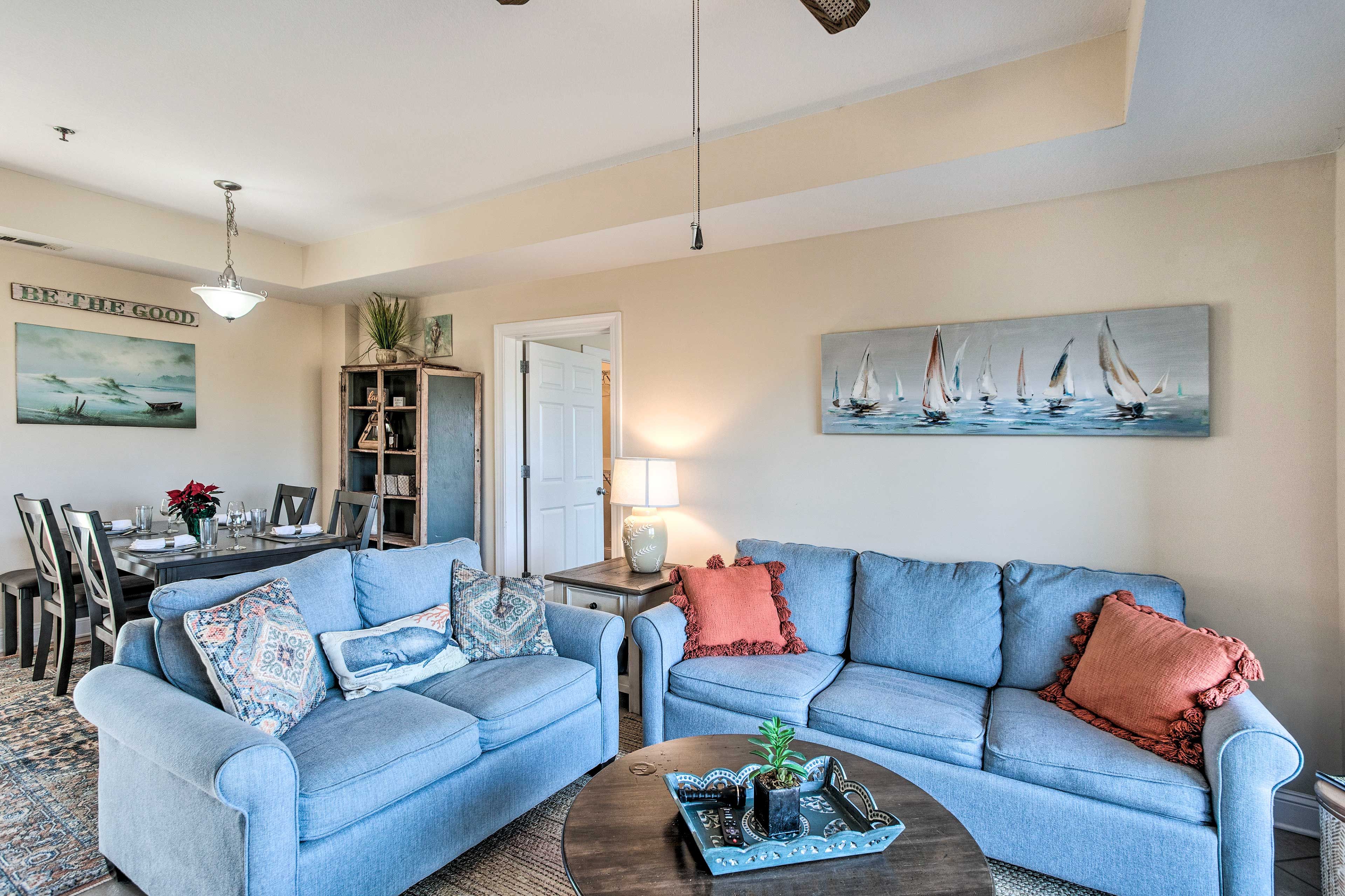 Living Room | Flat-Screen TV | Ceiling Fan