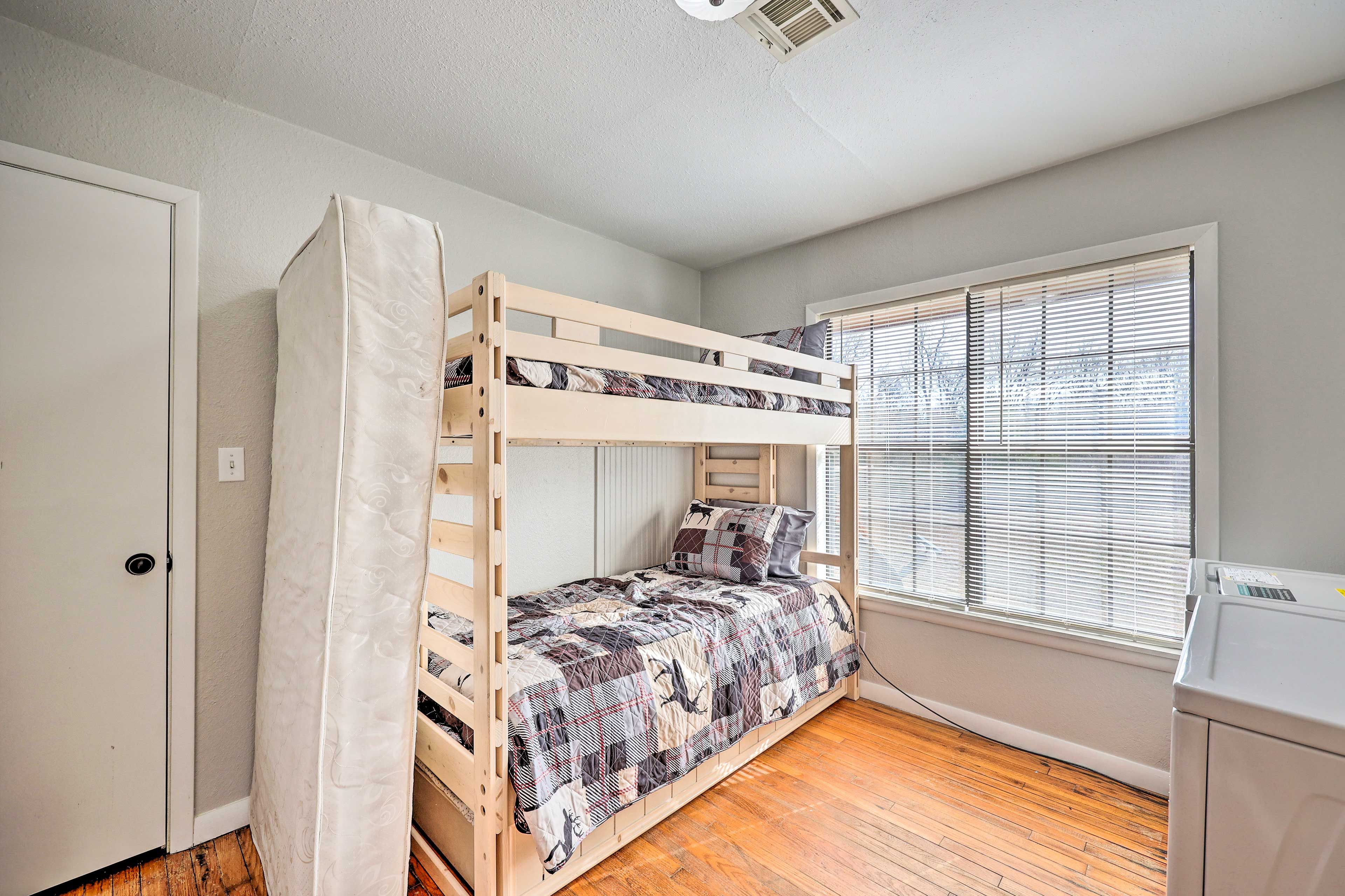 Bedroom 3 | Twin Bunk Bed w/ Twin Trundle | Washer & Dryer