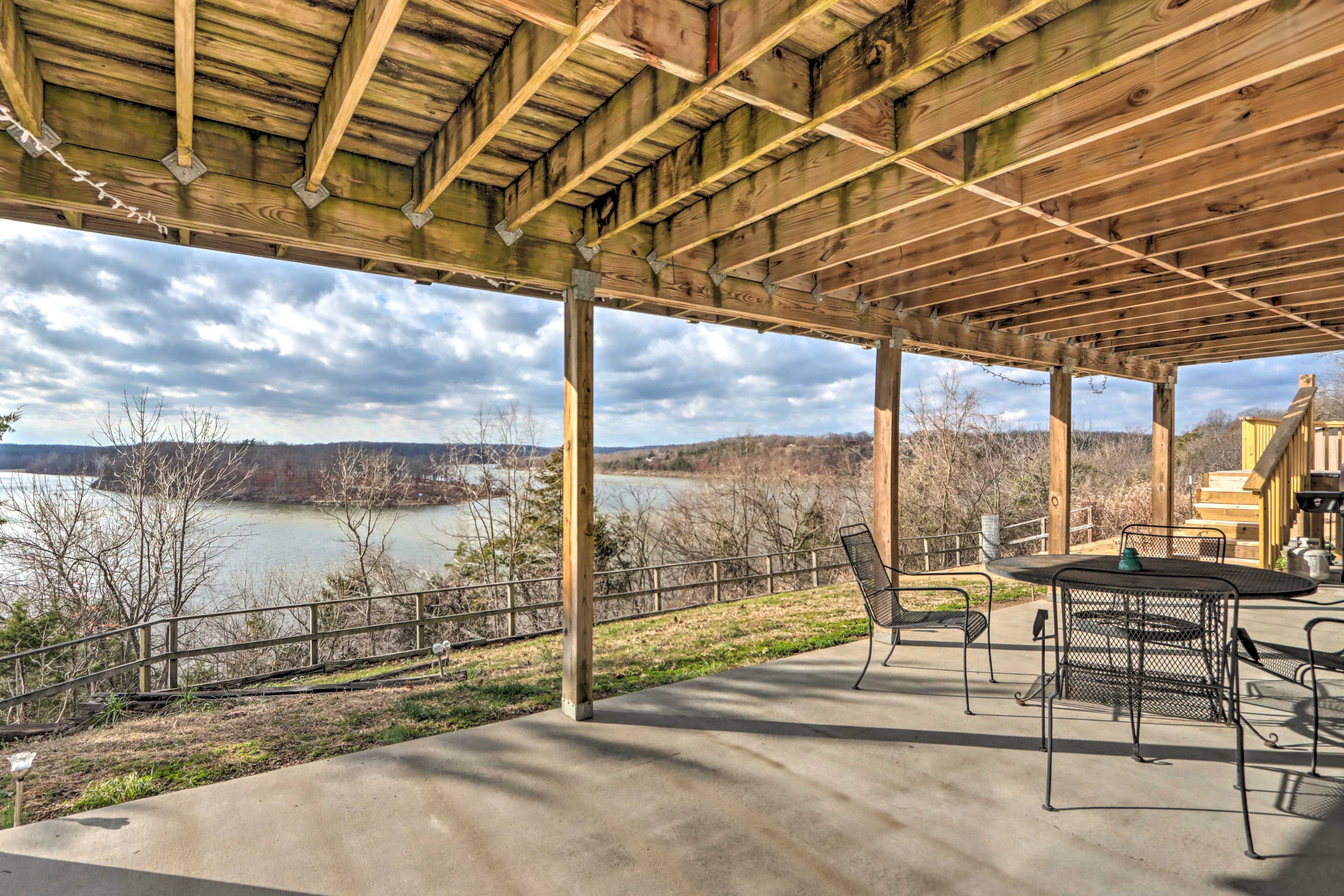 Urbana Vacation Rental | 4BR | 3BA | 2,400 Sq Ft | Stairs Required