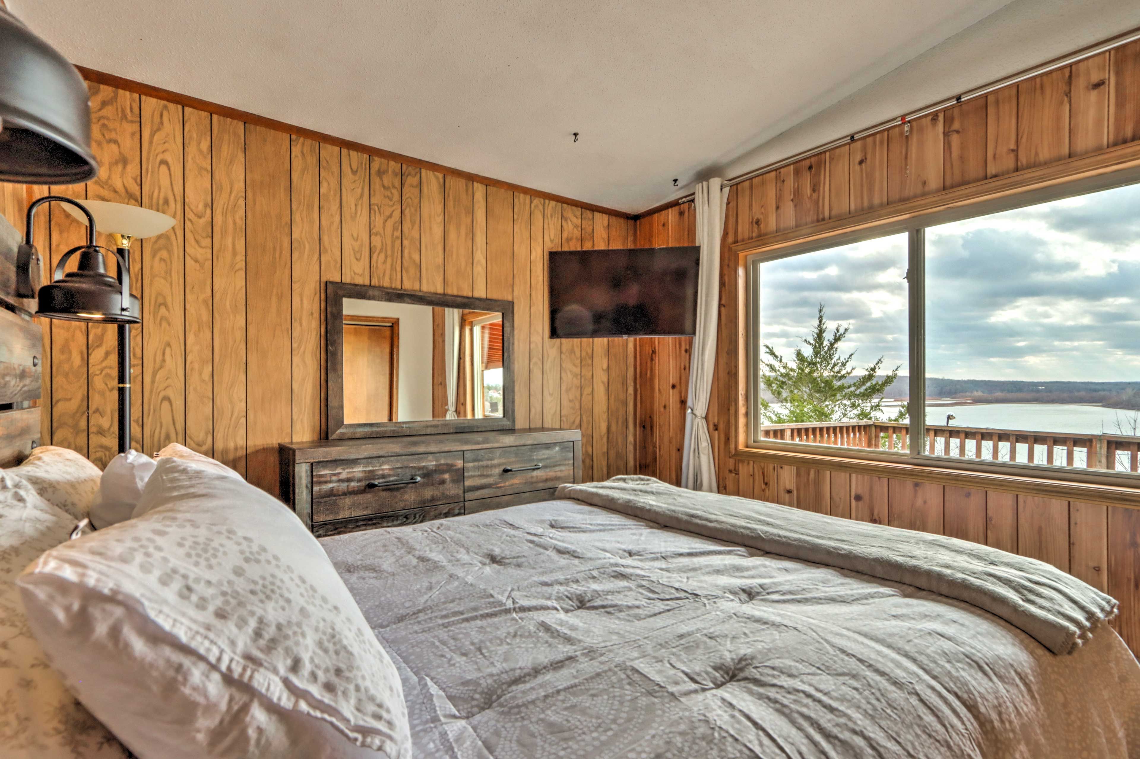 Bedroom 1 | King Bed