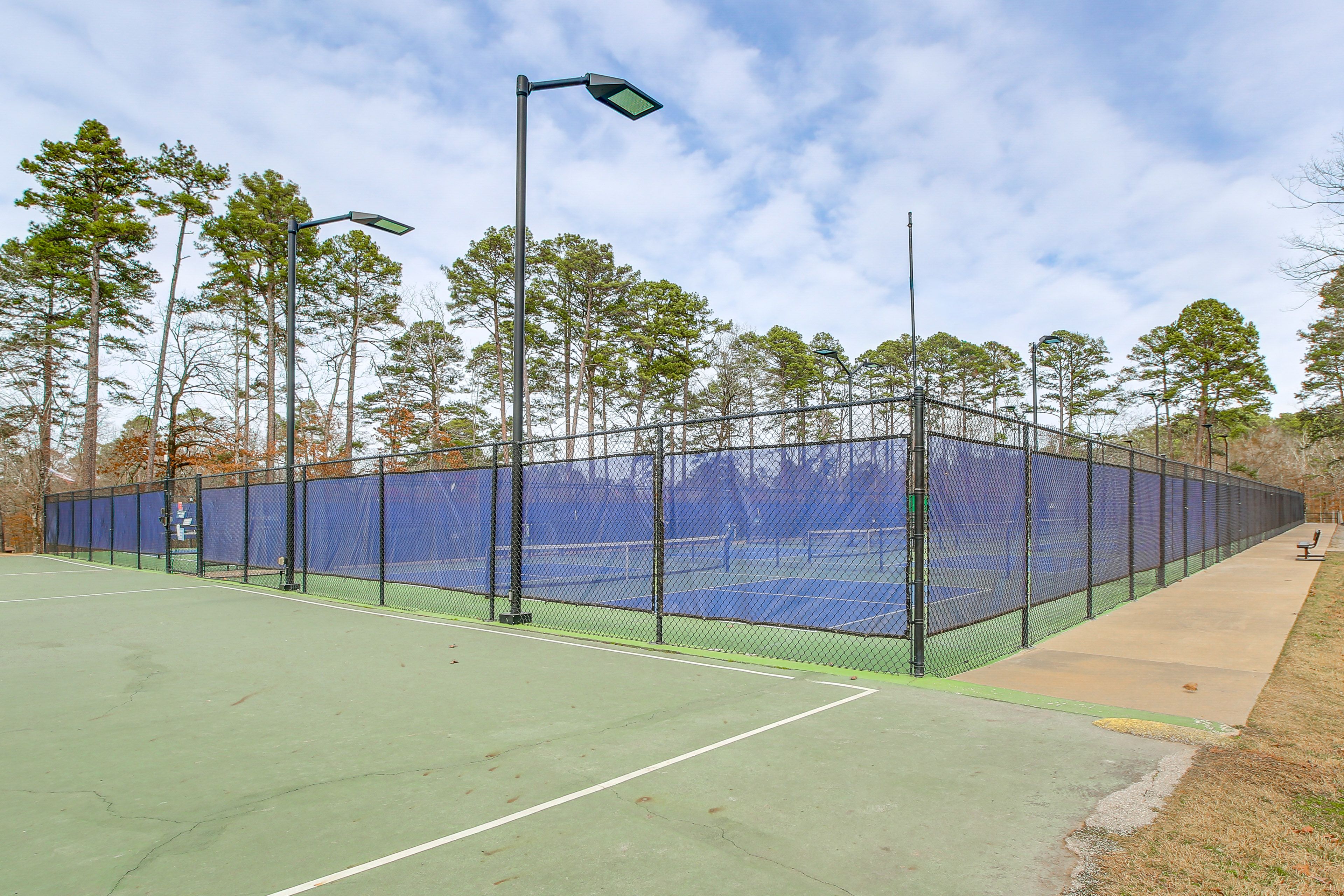 Community Tennis & Pickleball Courts