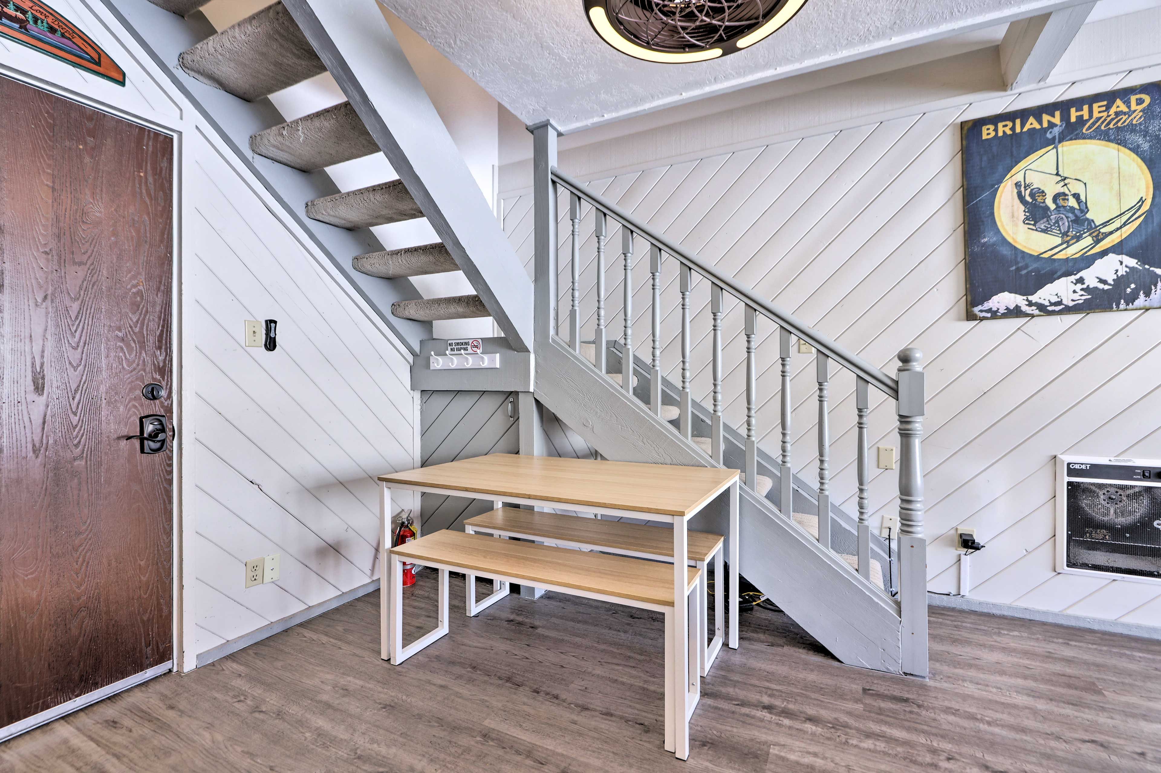 Dining Area | Dishware & Flatware Provided