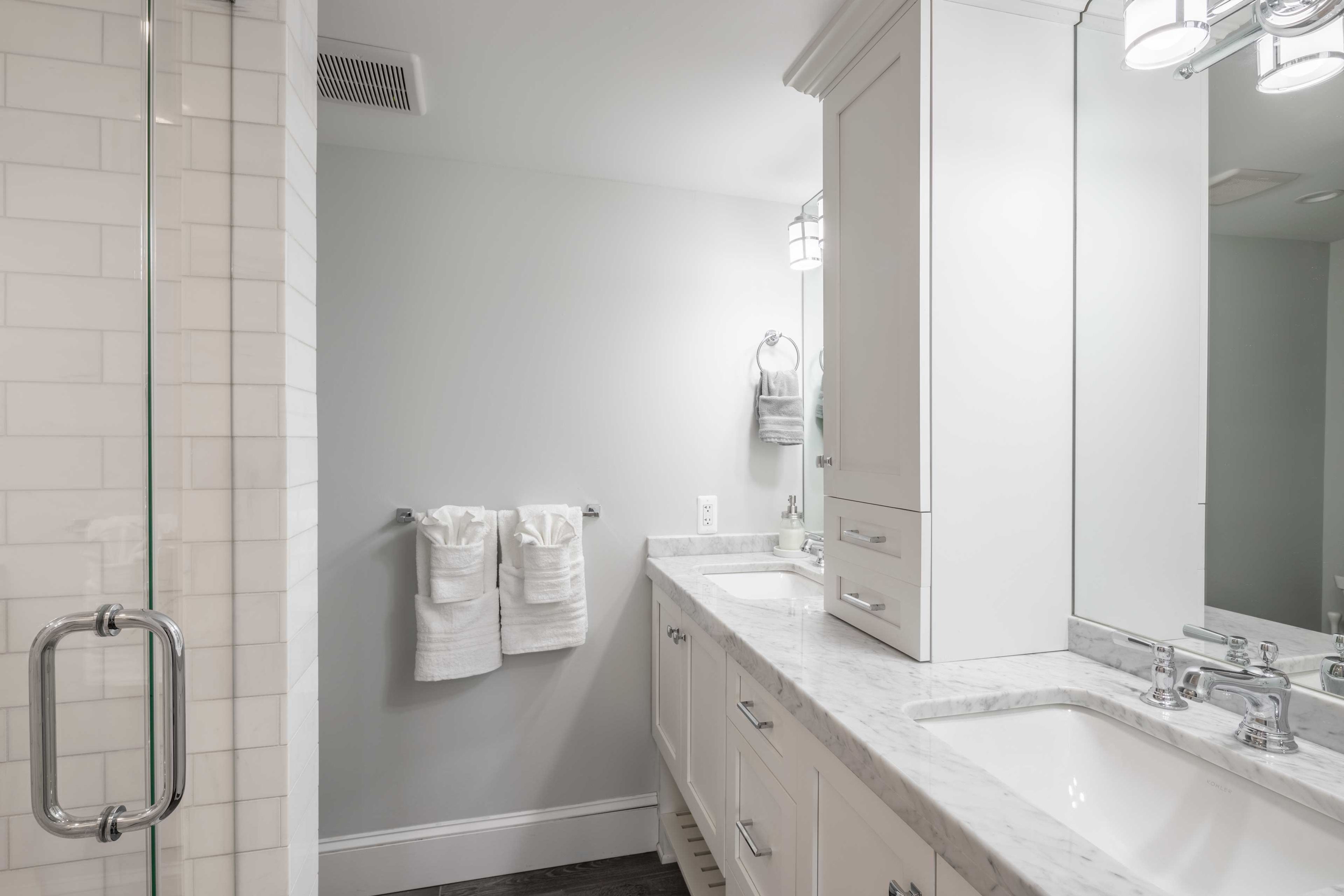 Full Bathroom | 3rd Floor