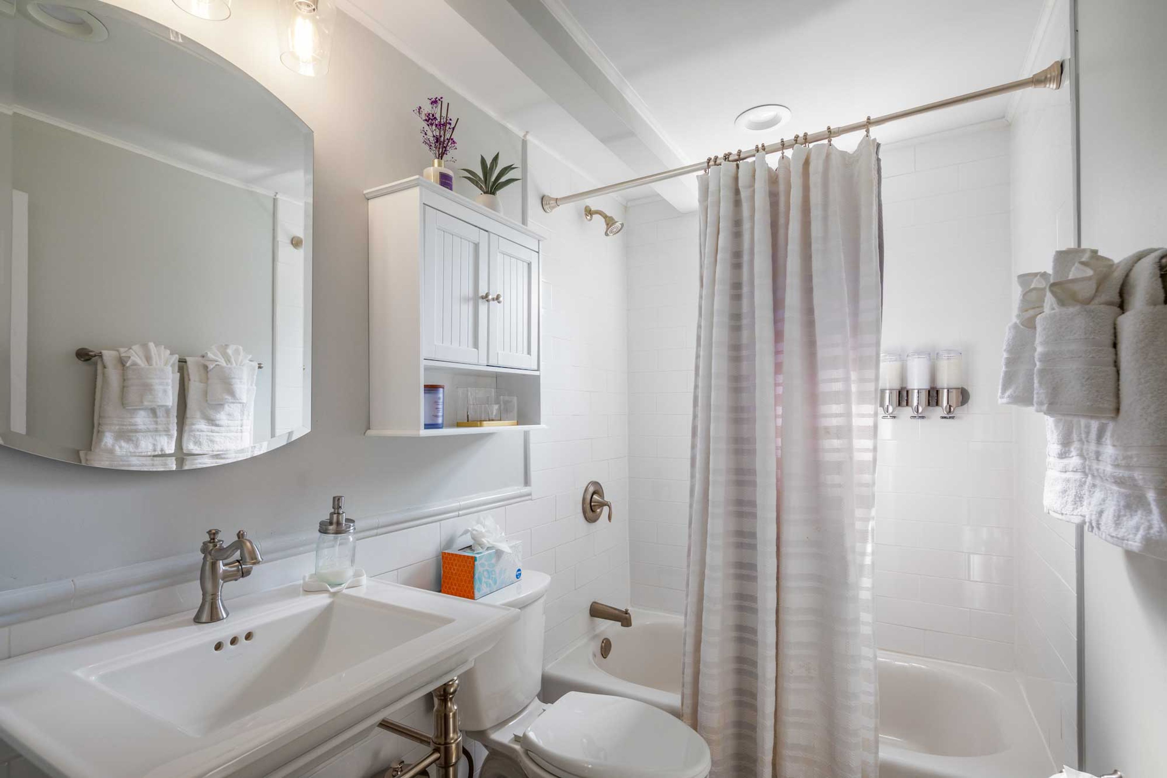 Full Bathroom | 2nd Floor