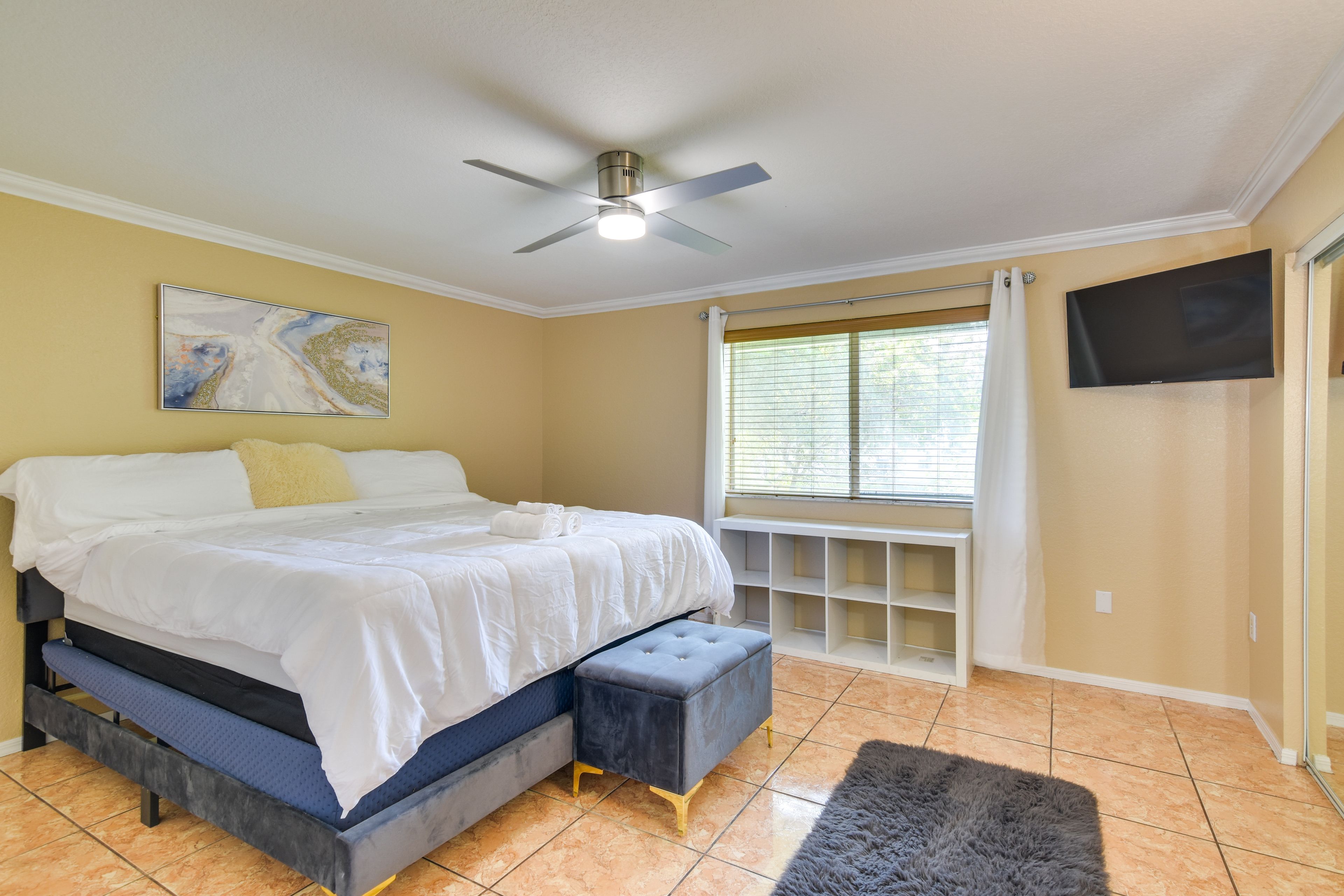 Bedroom 2 | 2nd Floor | King Bed | Smart TV
