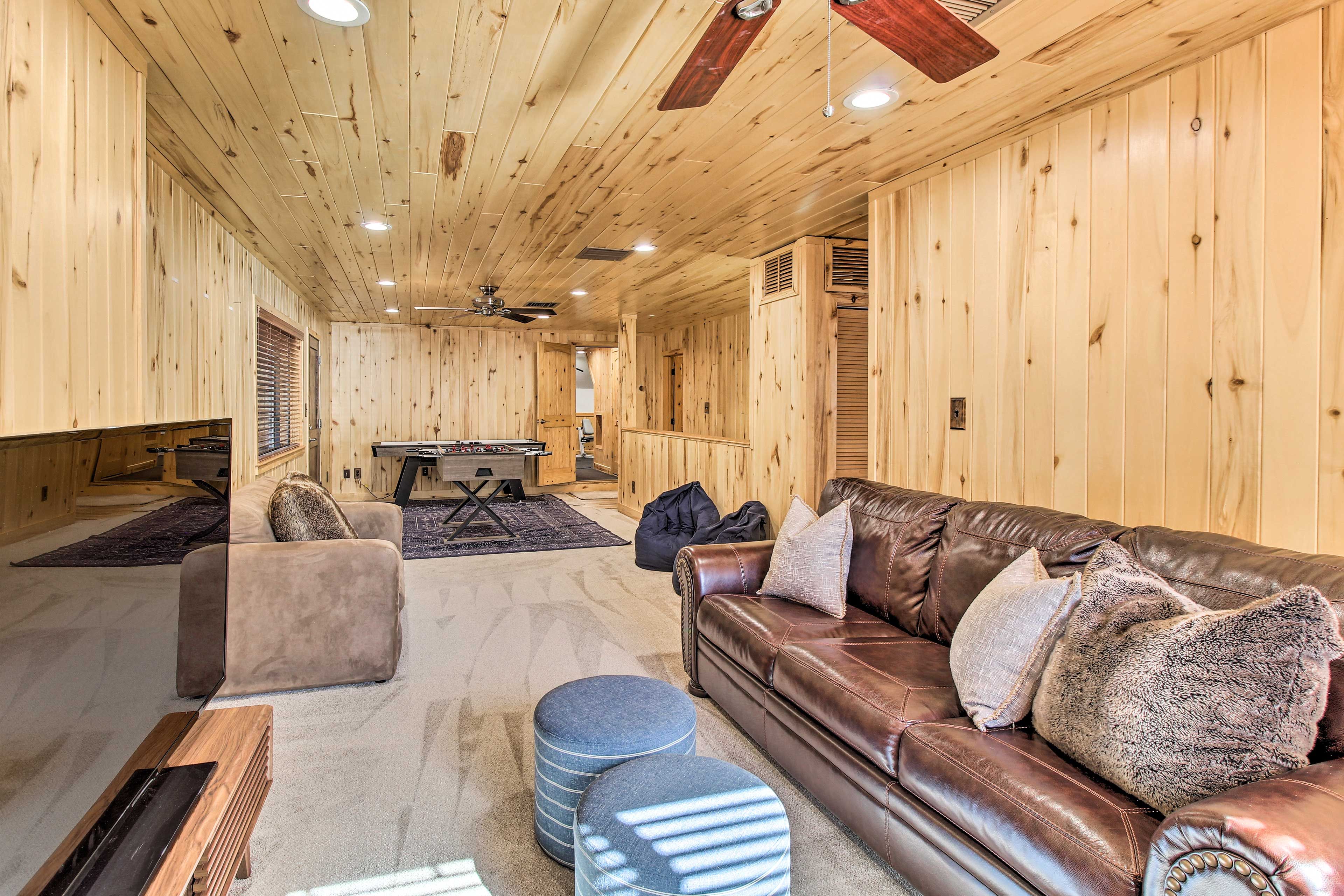 Game Room | 2nd Floor | Smart TV | Air Hockey Table