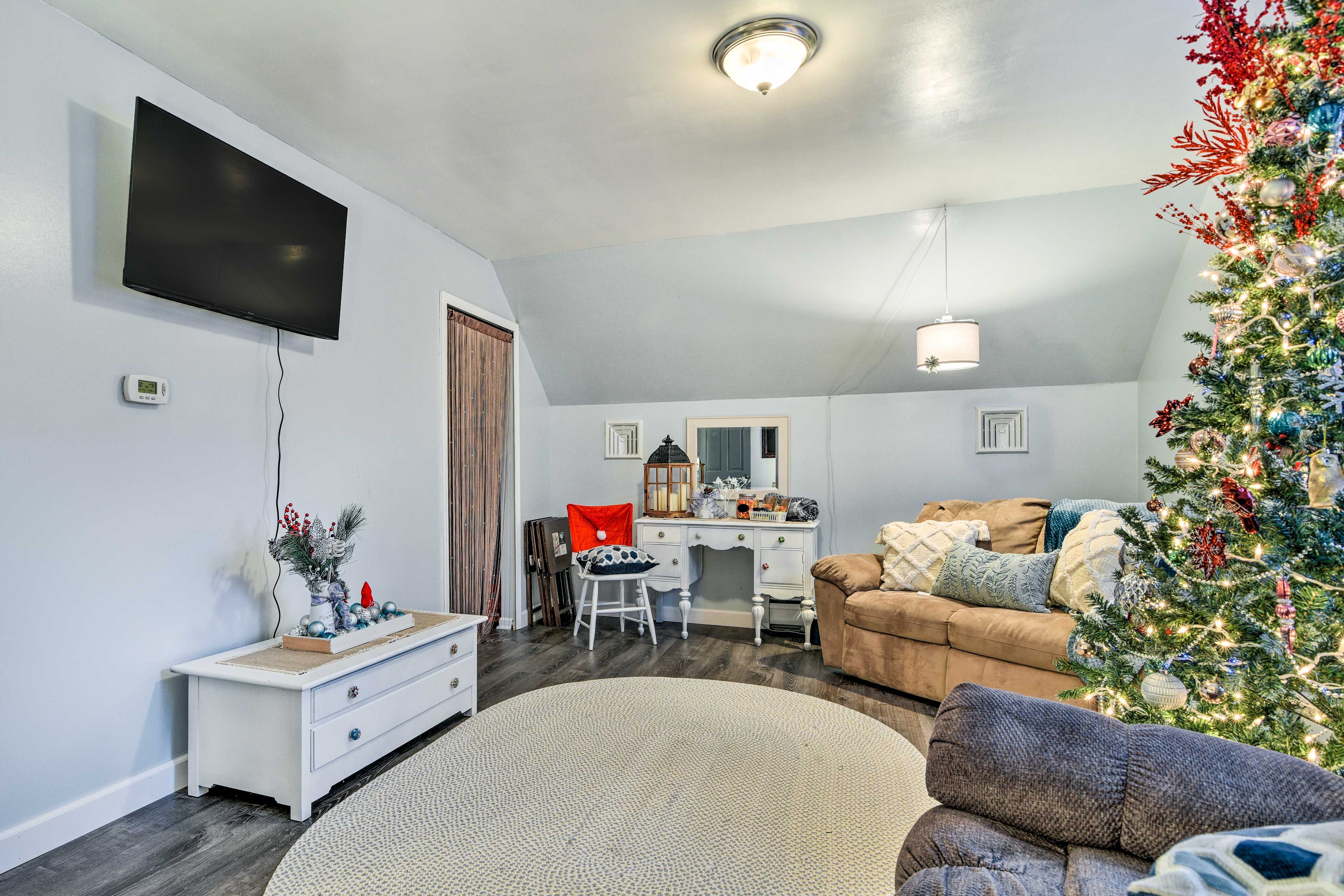 Living Room | Smart TV | Board Games | Free WiFi | Central A/C & Heating