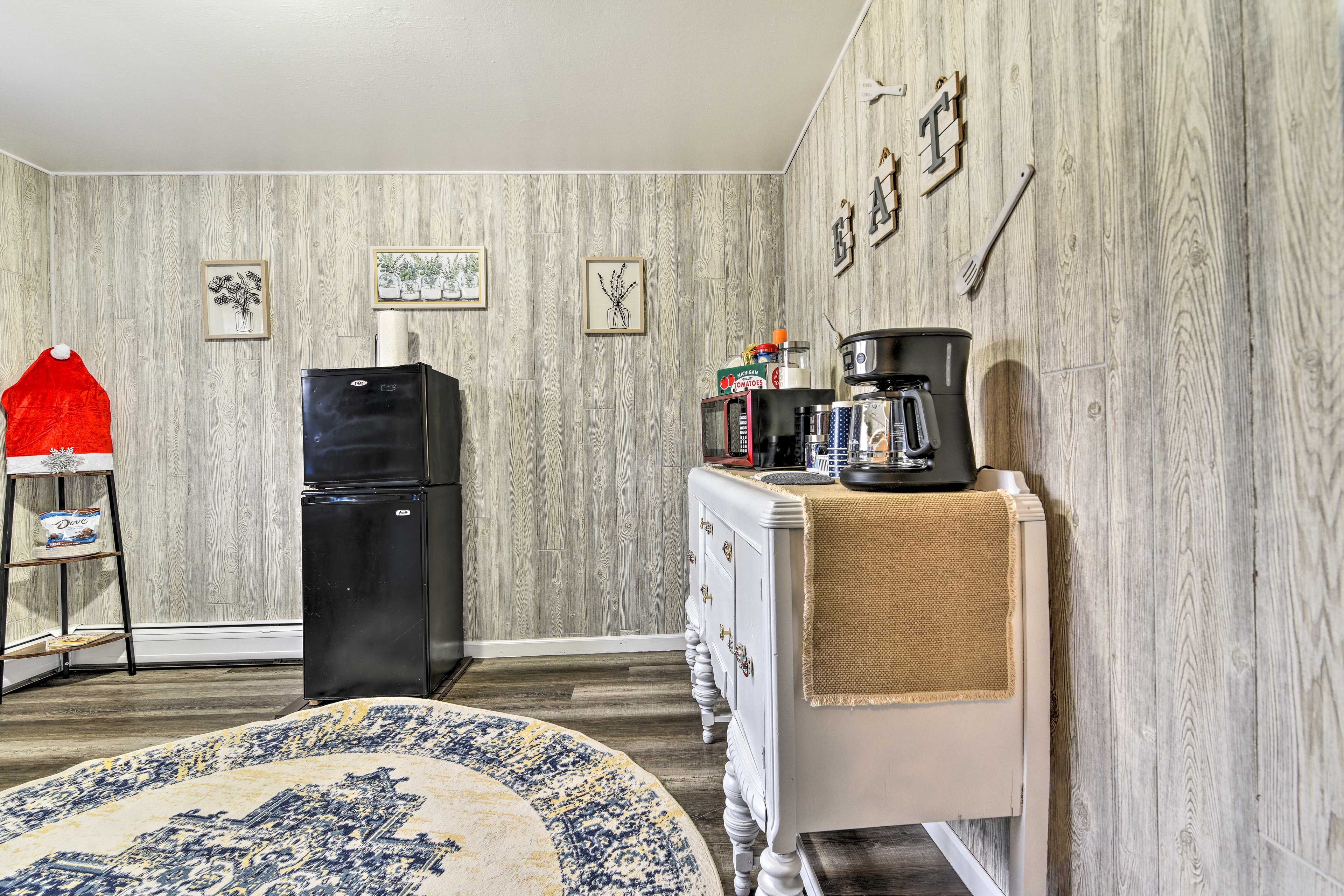 Kitchenette | Hot Plate | Toaster | Crockpot