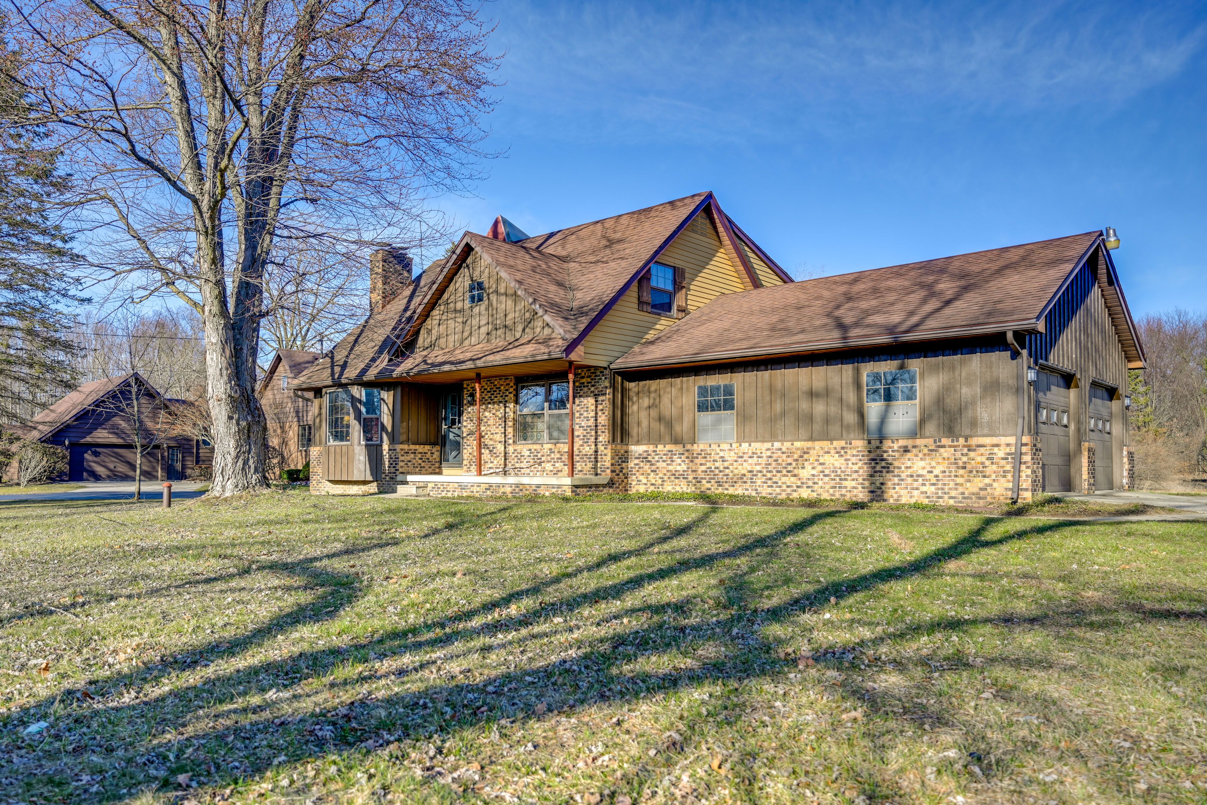 Property Exterior | Shared Driveway (5 Vehicles)