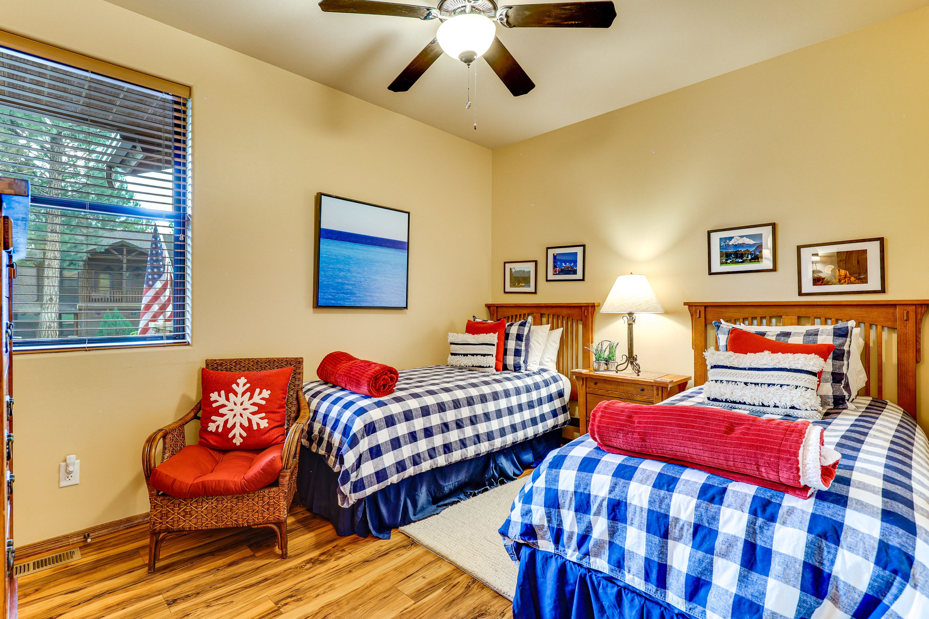 Bedroom 2 | 2 Extra-Long Twin Beds