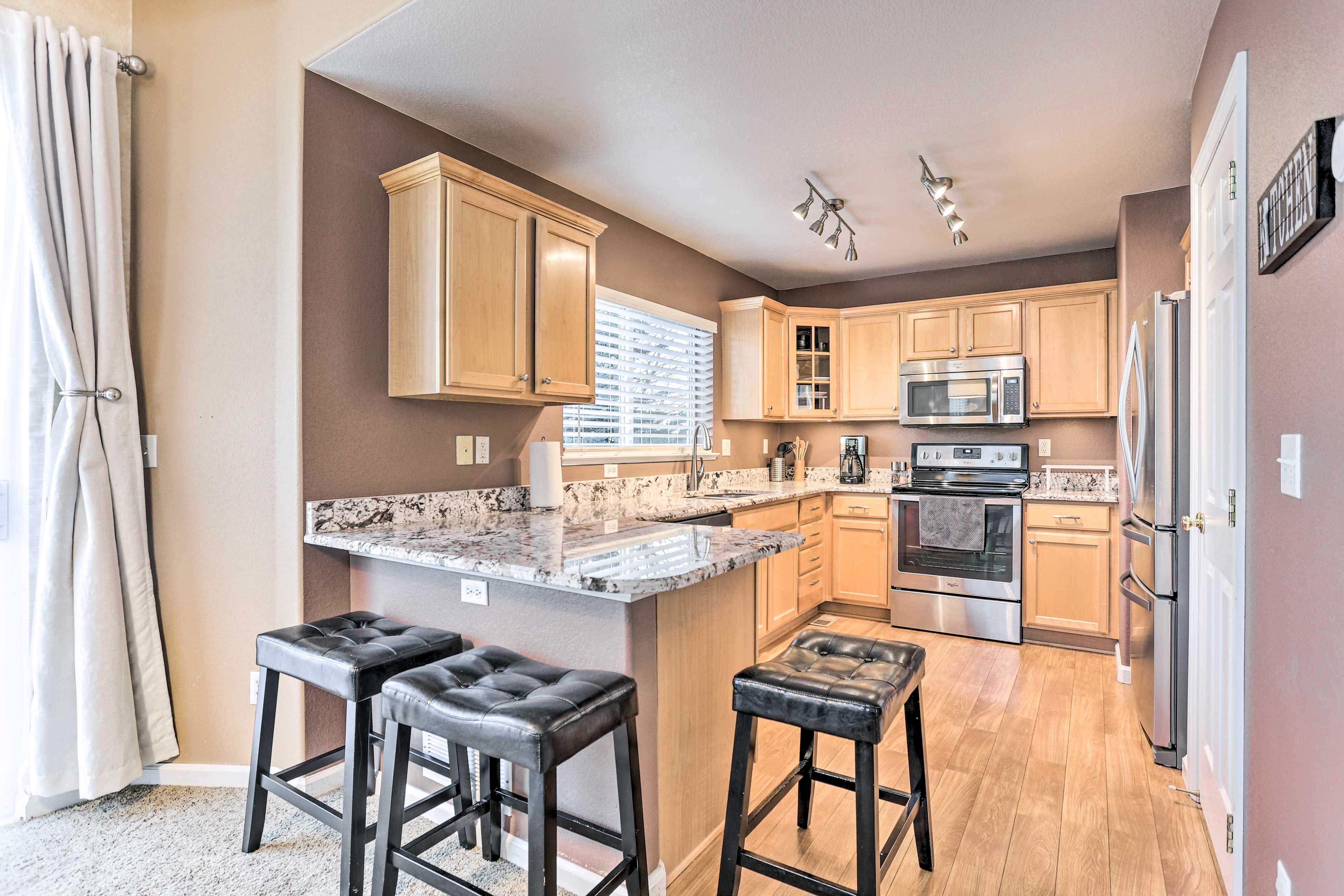 Kitchen | Trash Bags/Paper Towels Provided