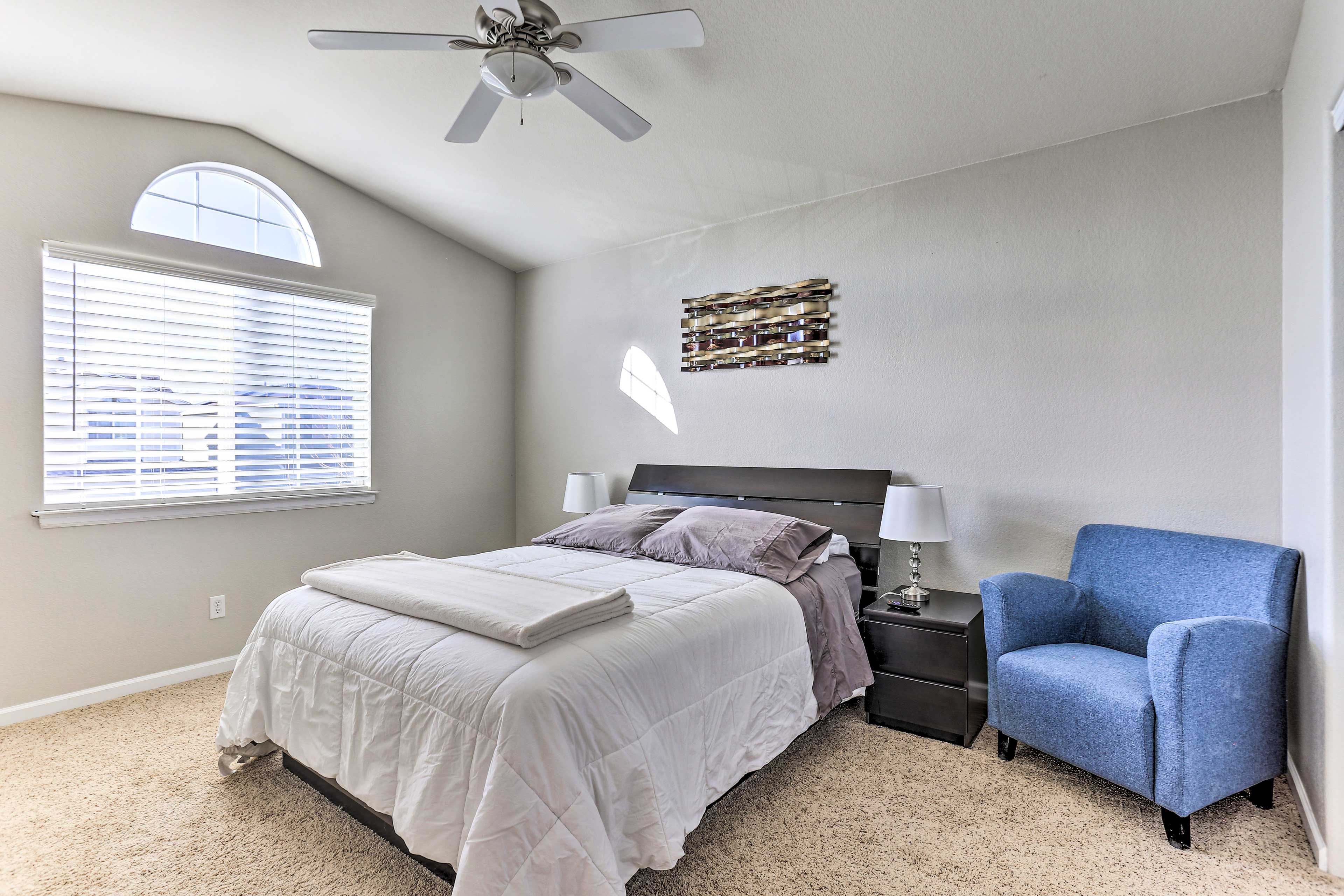 Bedroom 1 | Queen Bed | Smart TV