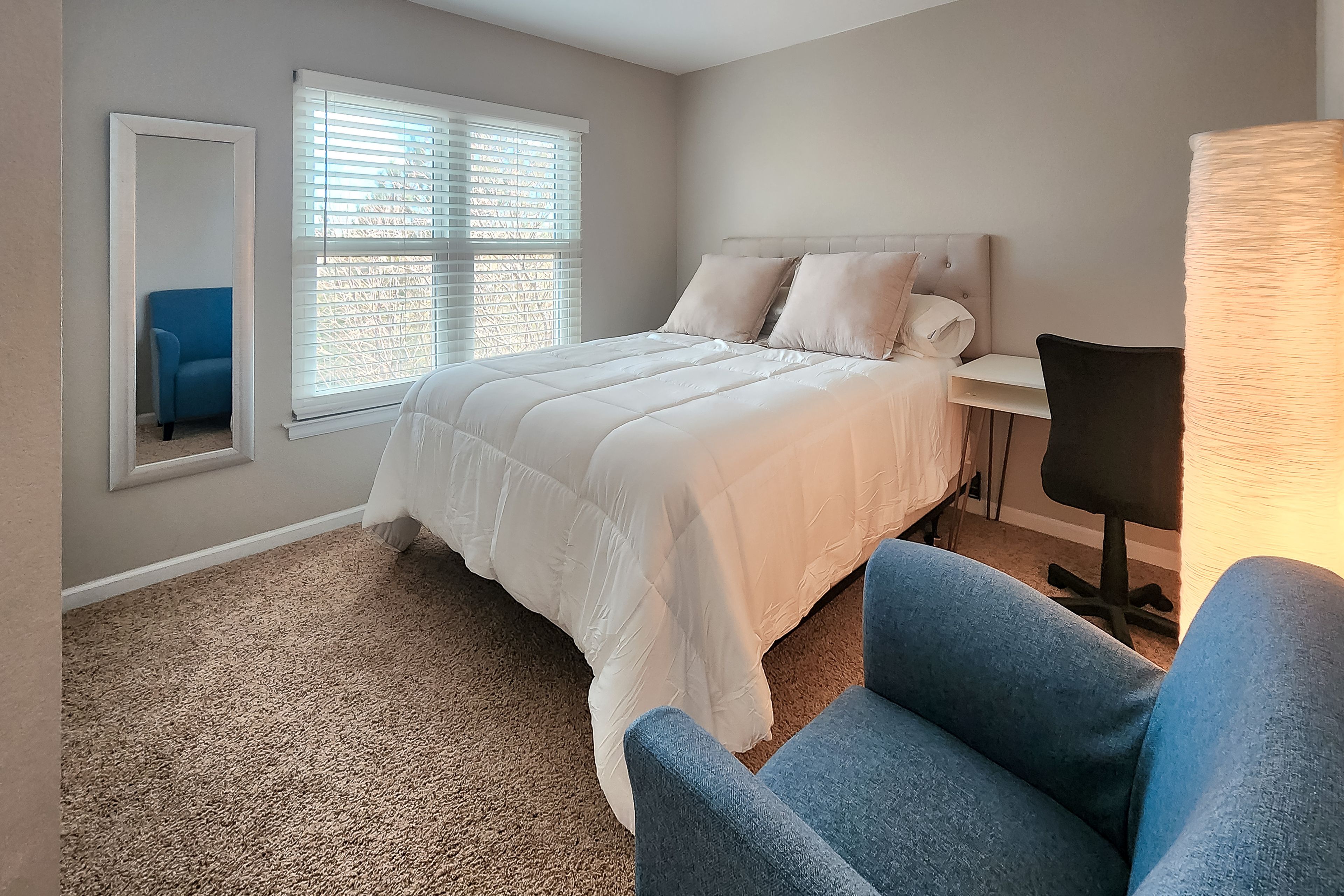 Bedroom 2 | Queen Bed | Desk