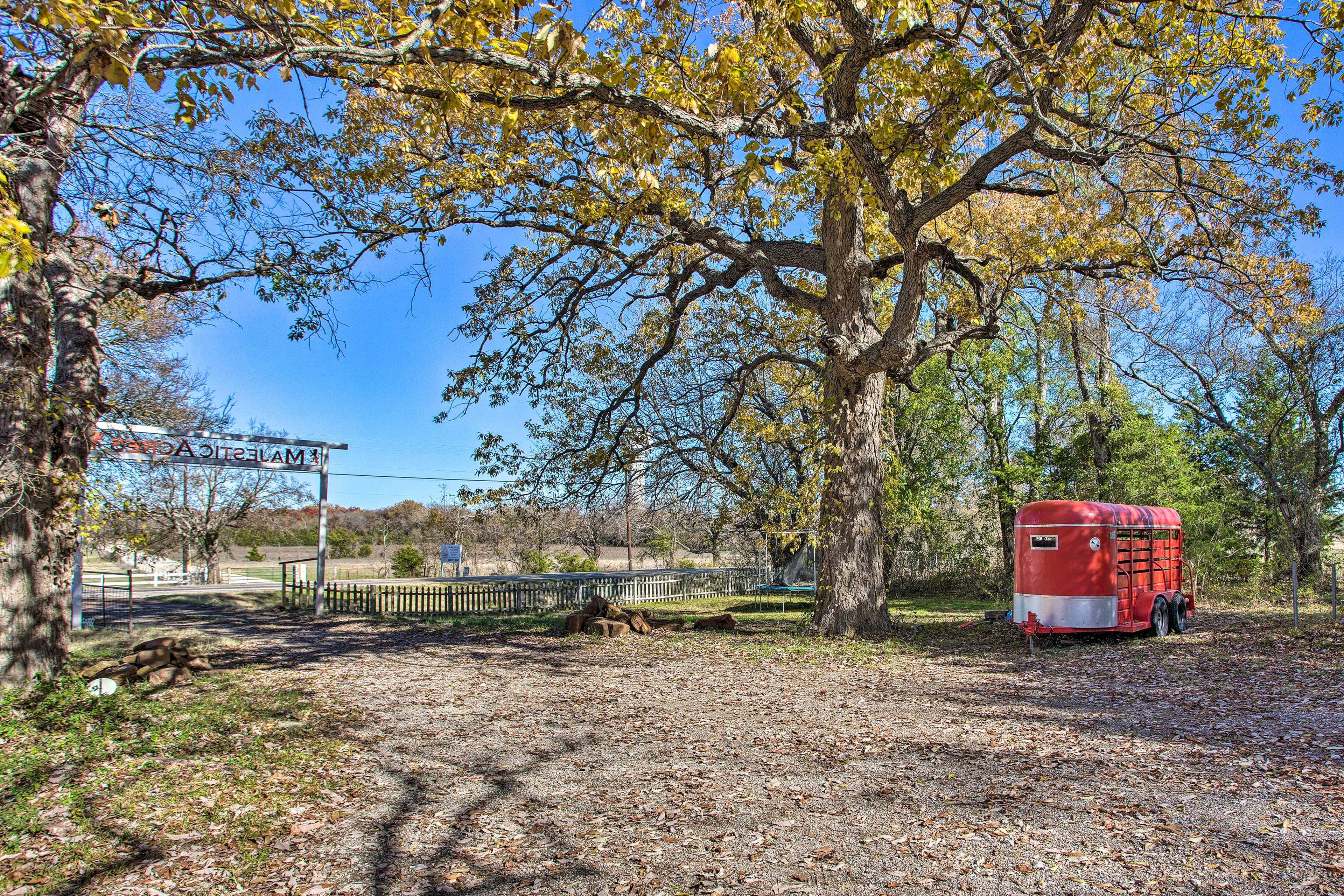 Parking | Driveway (2 Vehicles) | Trailer Parking Allowed