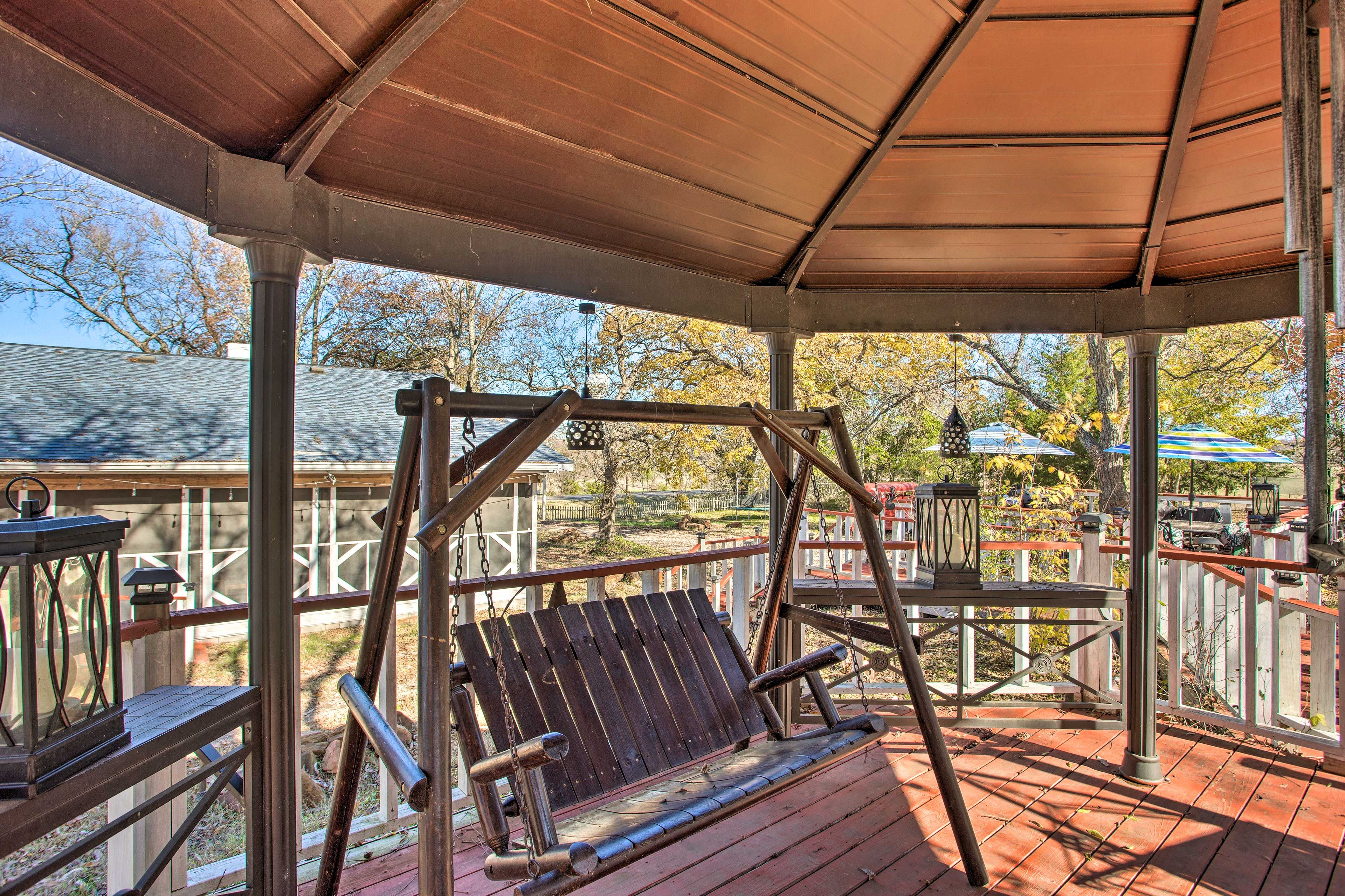 Gazebo | Swing Bench