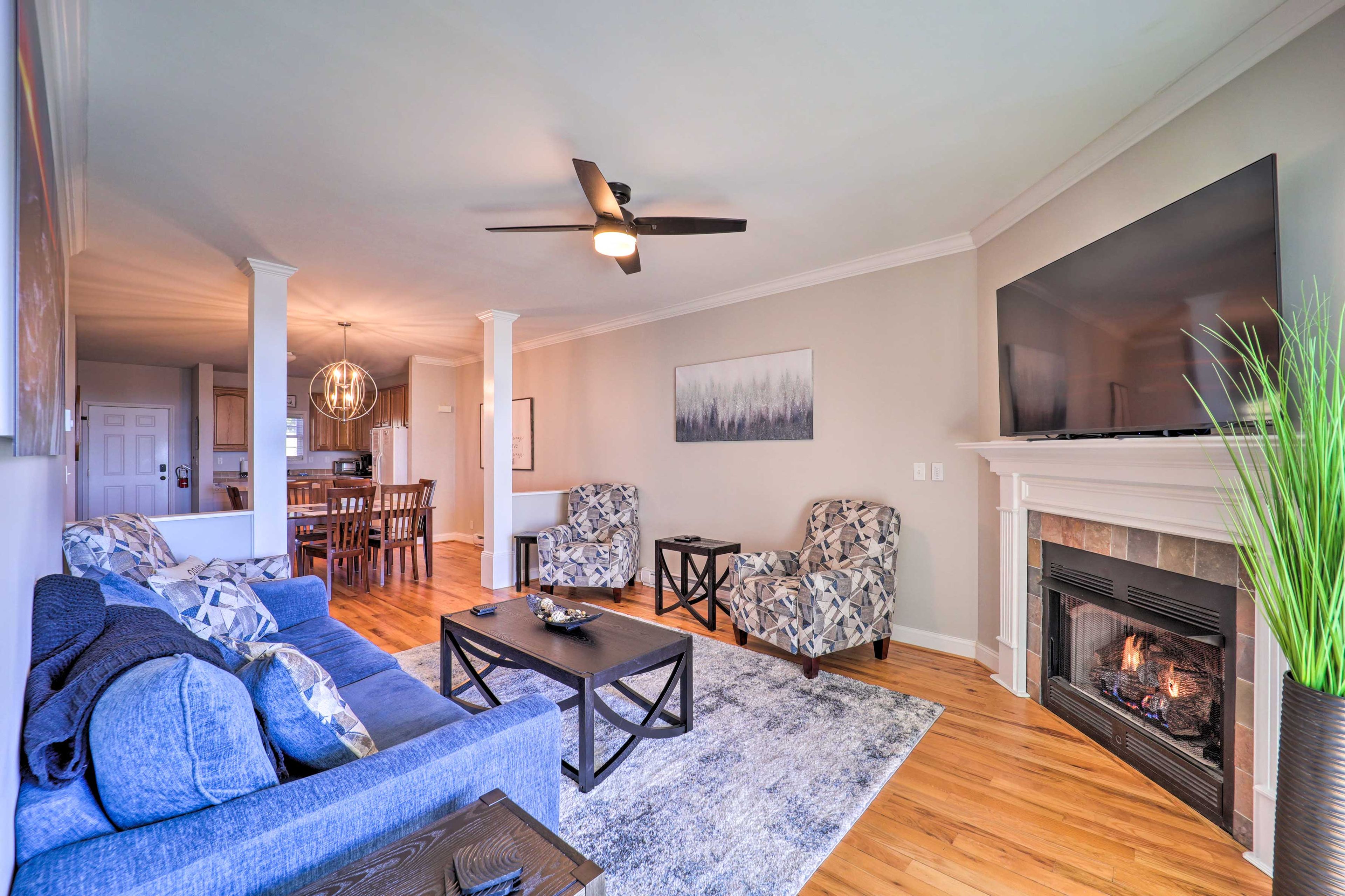 Living Room | Queen Sleeper Sofa | Smart TV | Board Games