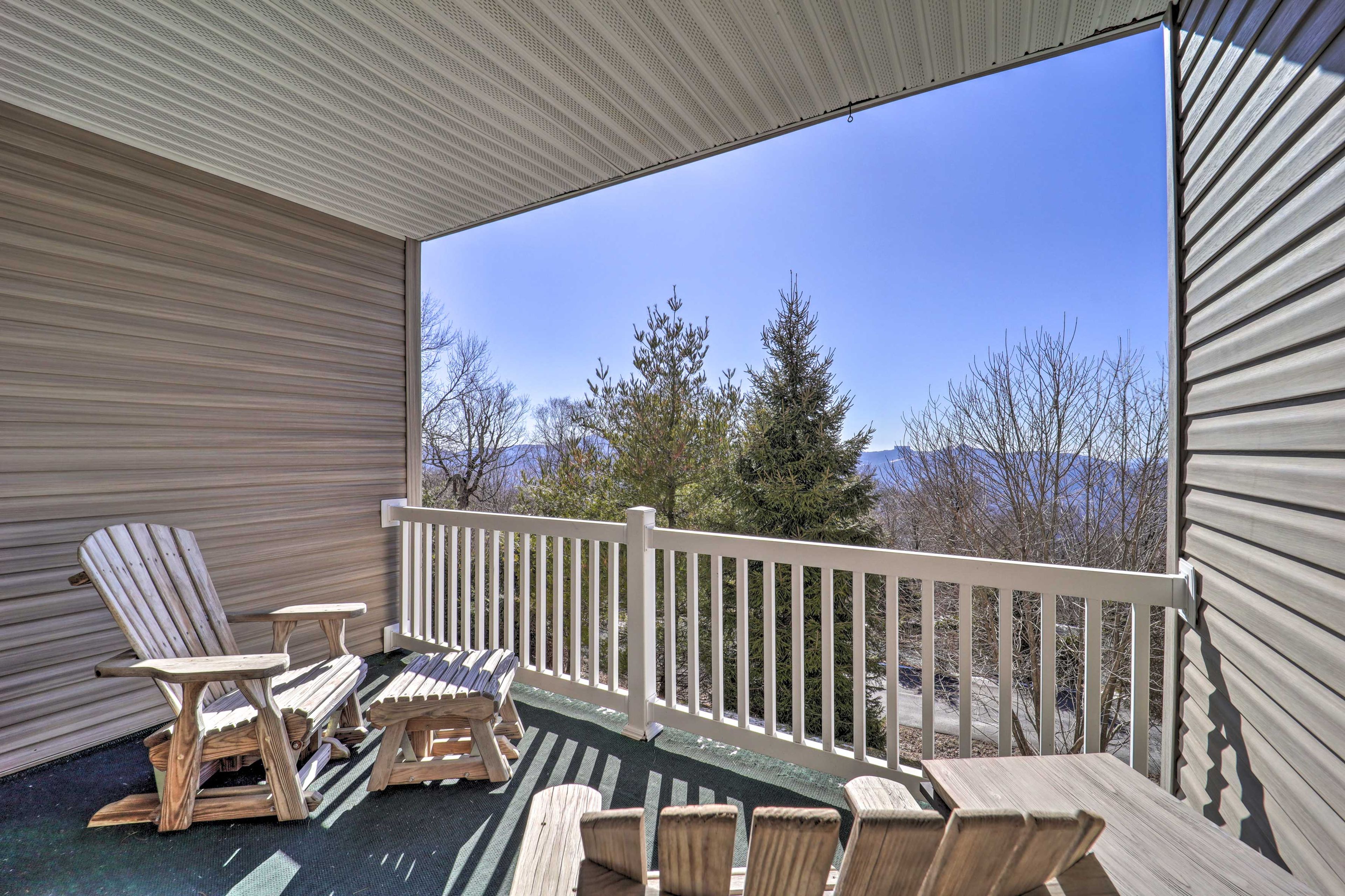 Balcony | Grill | Mountain View