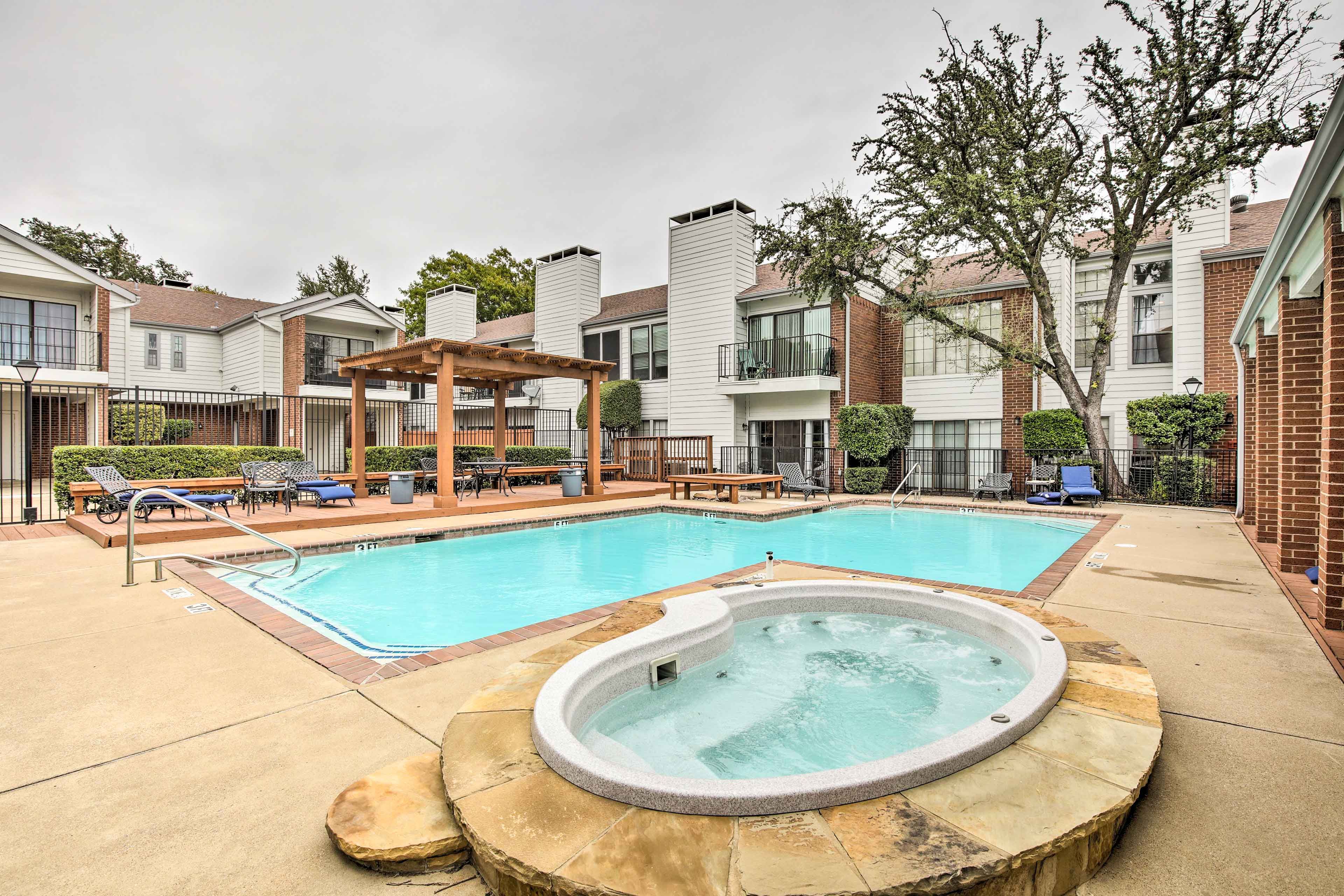 Dallas Vacation Rental | 1BR | 1.5BA | 950 Sq Ft | Step-Free Access