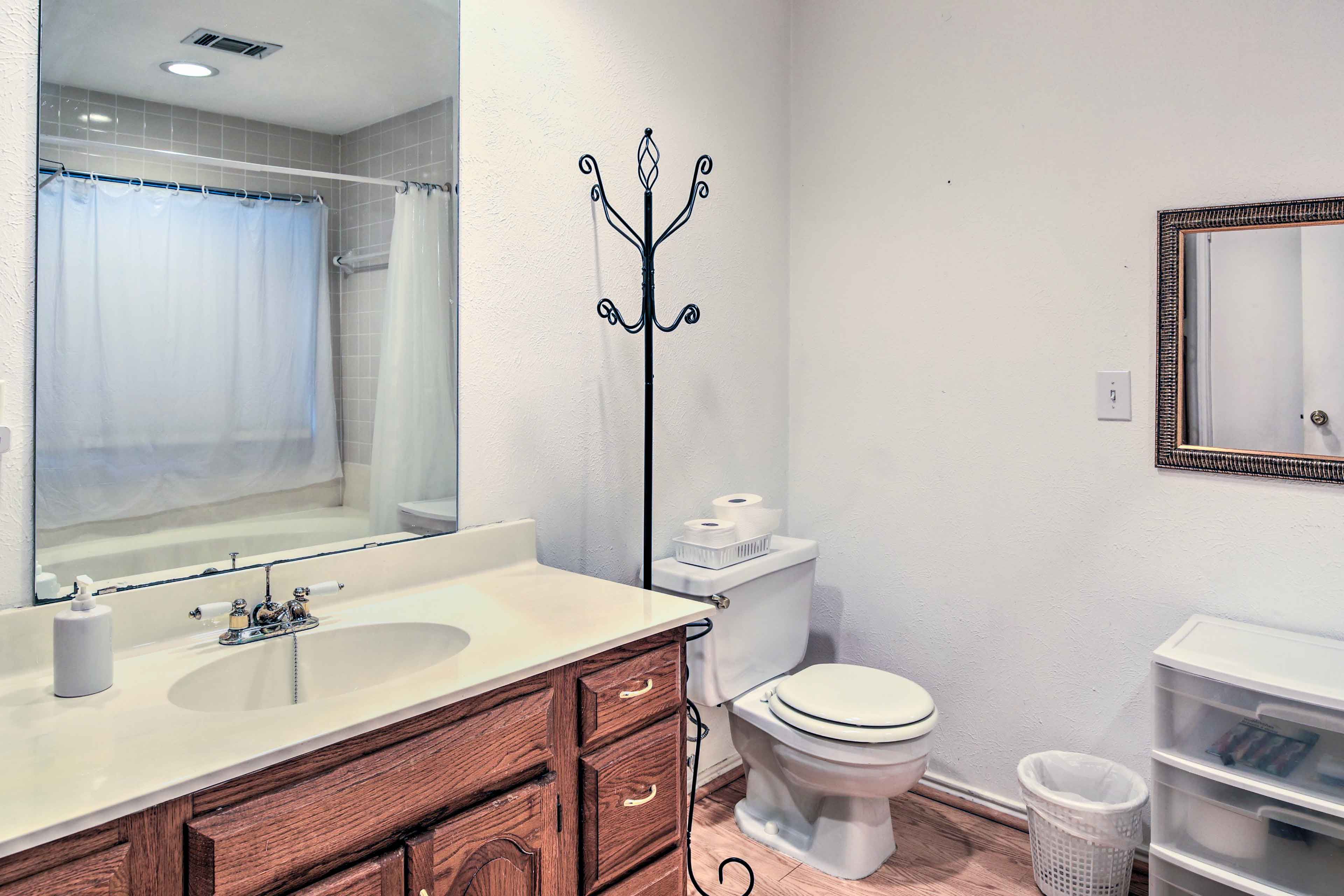 En-Suite Bathroom | Complimentary Toiletries | Towels Provided | Hair Dryer