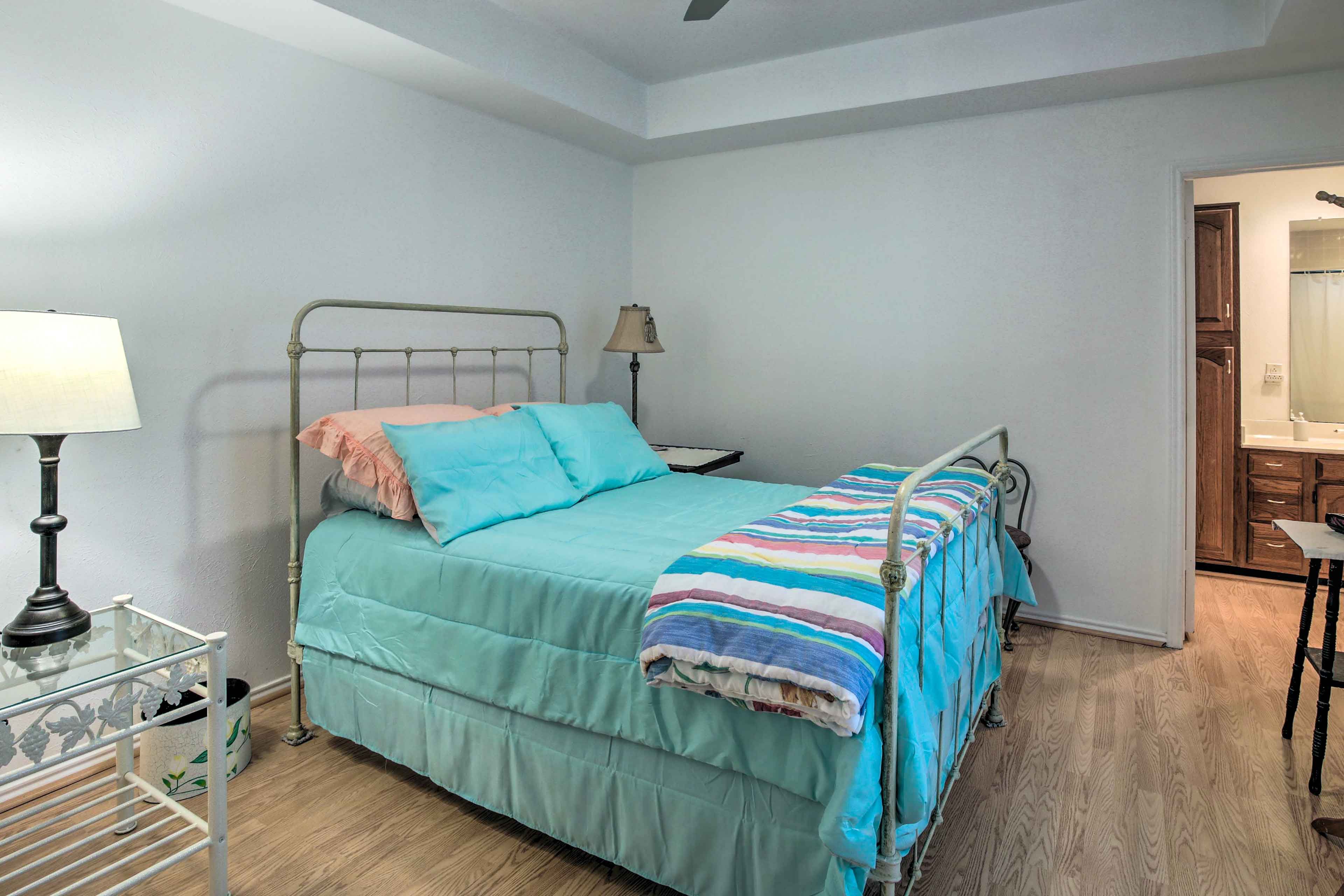 Bedroom | Full Bed | En-Suite Bathroom | Linens Provided | Walk-In Closet