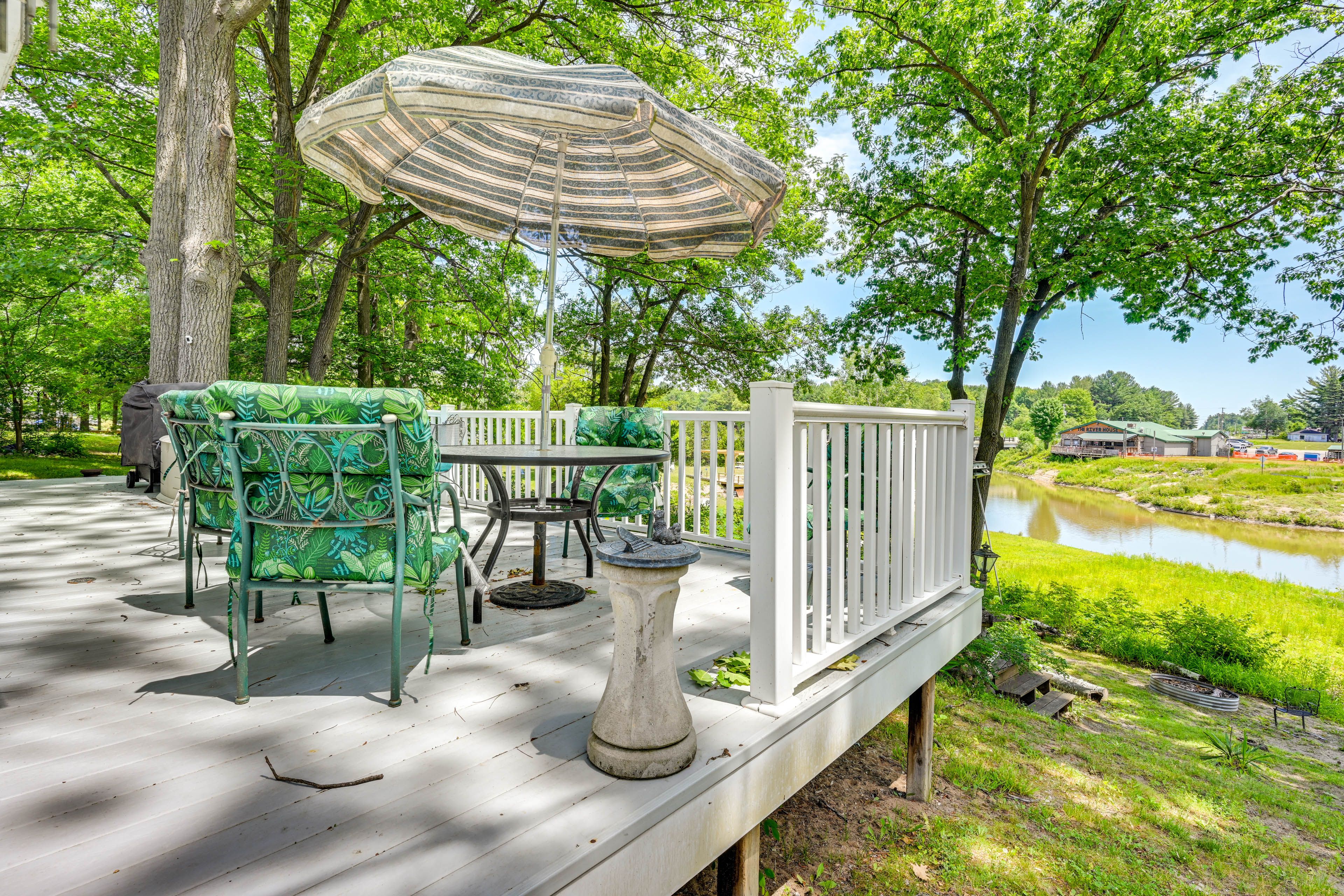 Gladwin Vacation Rental | 3BR | 2BA | Step-Free Access | 1,700 Sq Ft