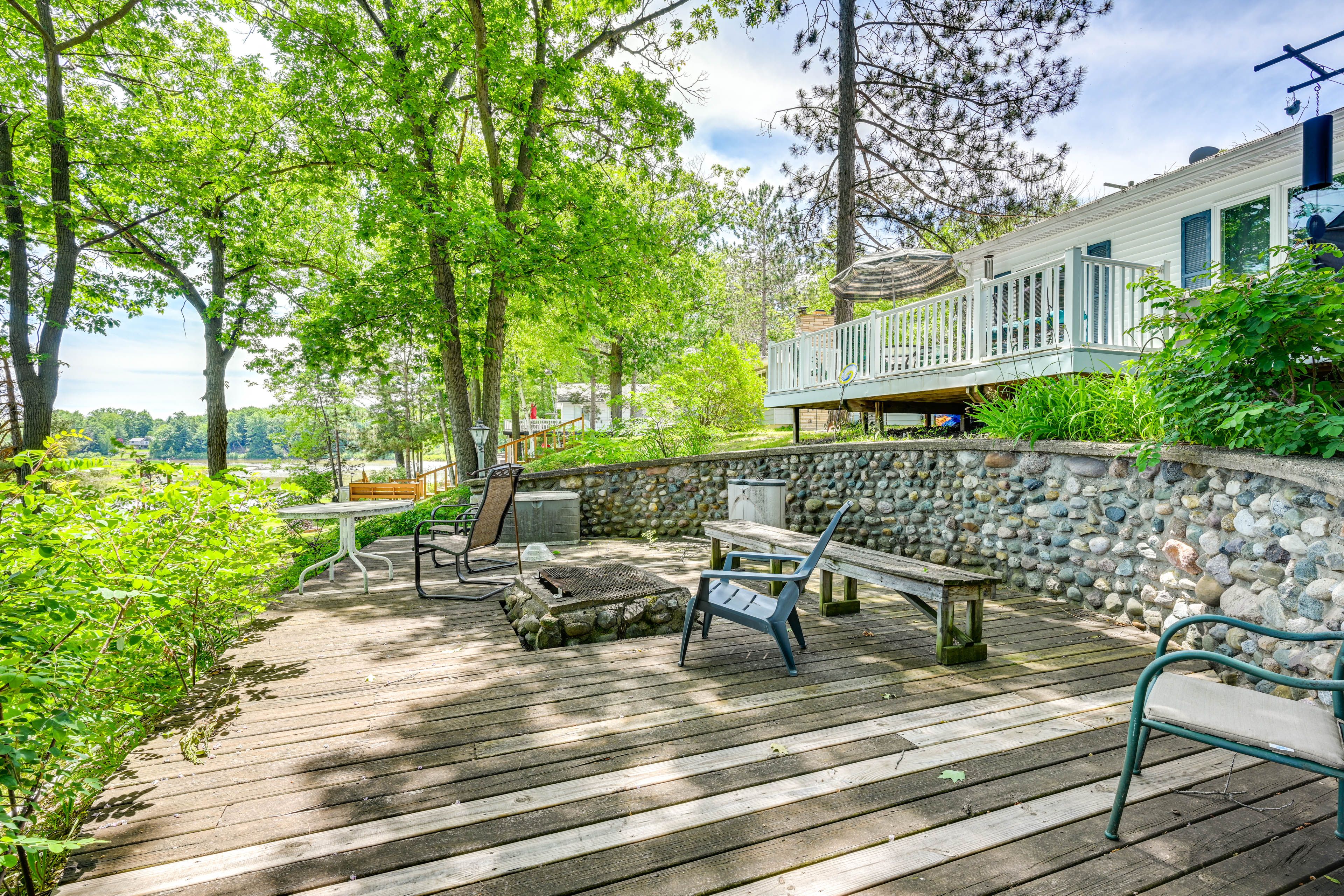 Lakefront Seating Area | Outdoor Dining | Fire Pit | Smallwood Lake Access