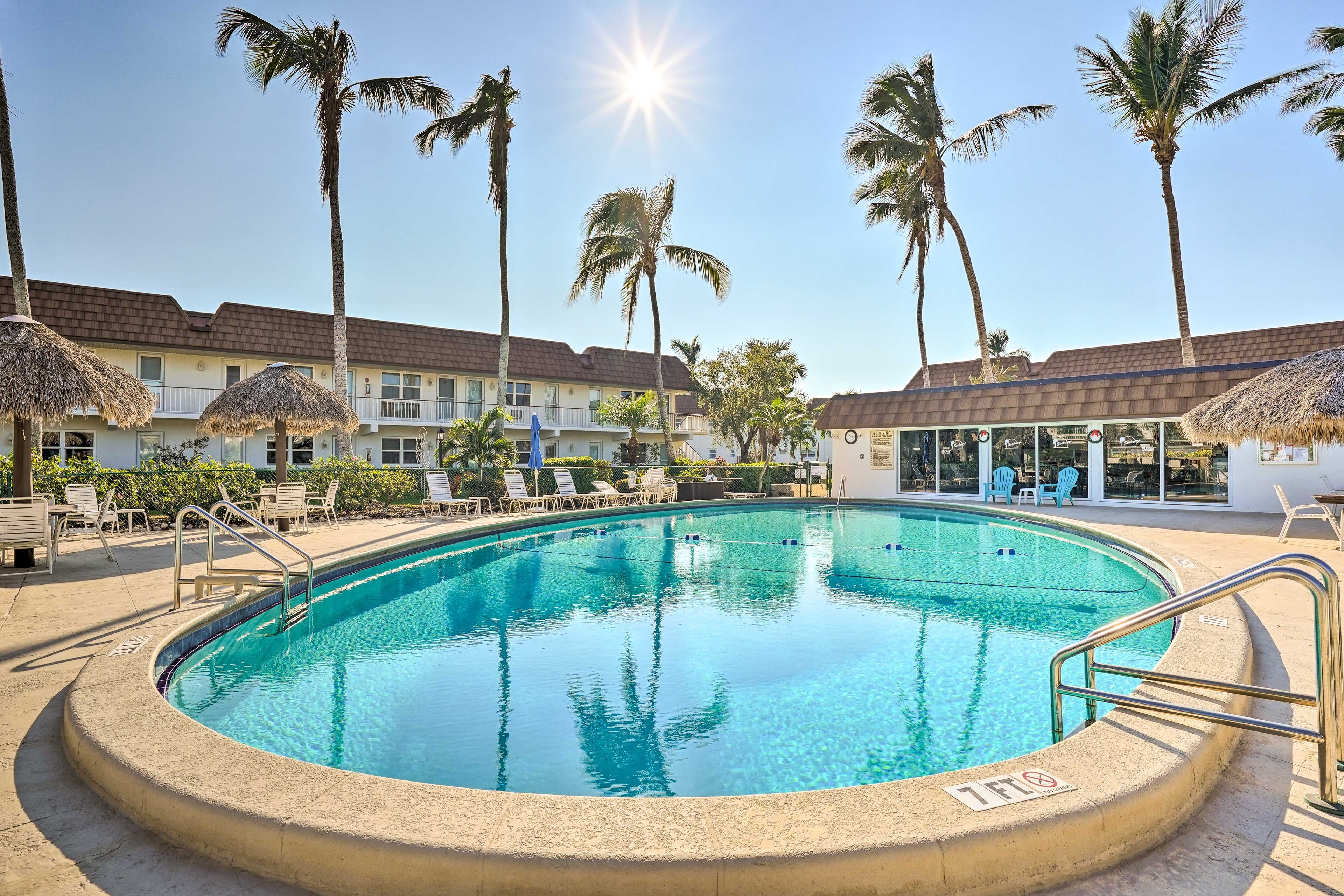 Community Amenities | Outdoor Pool