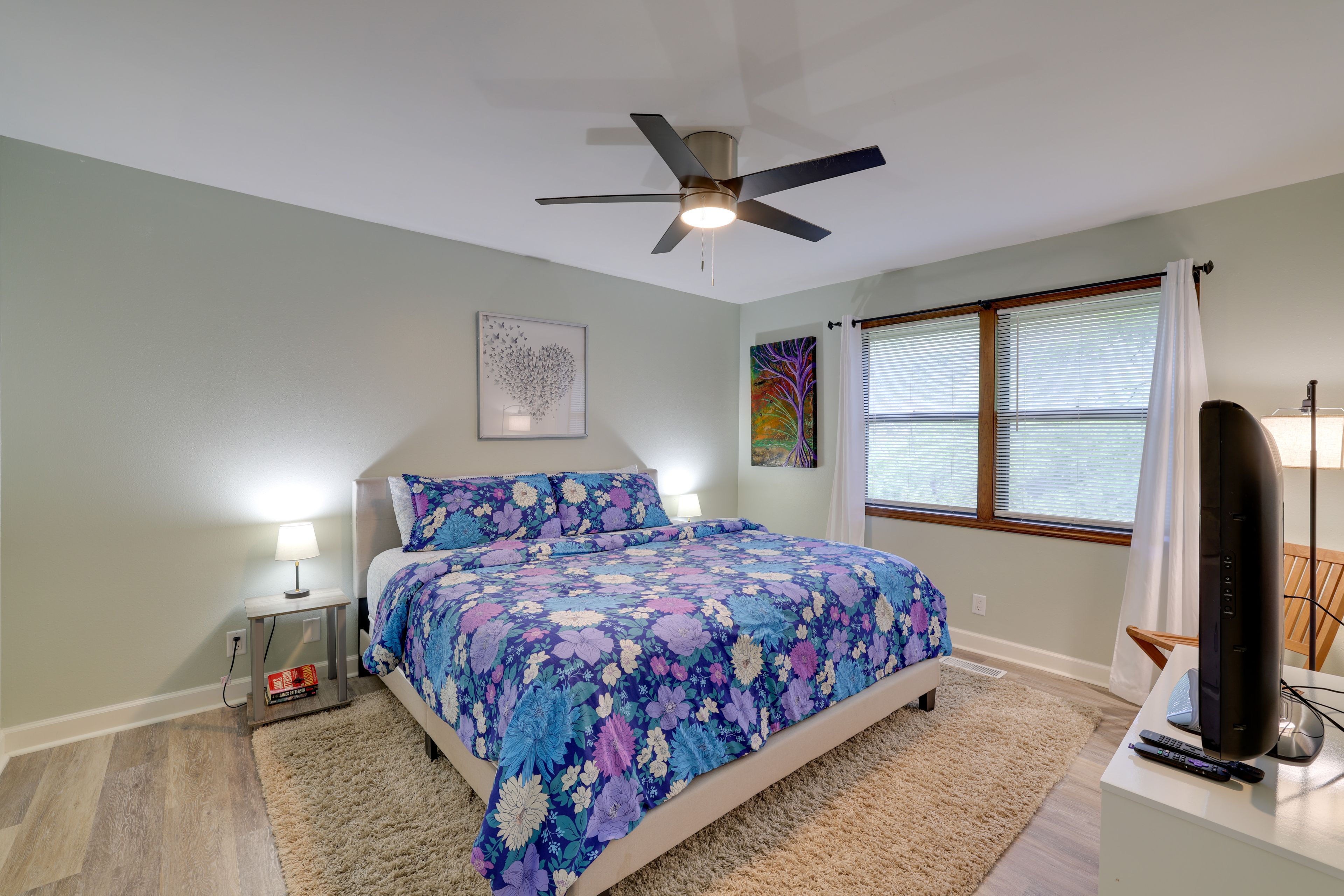 Bedroom 1 | King Bed | Linens Provided