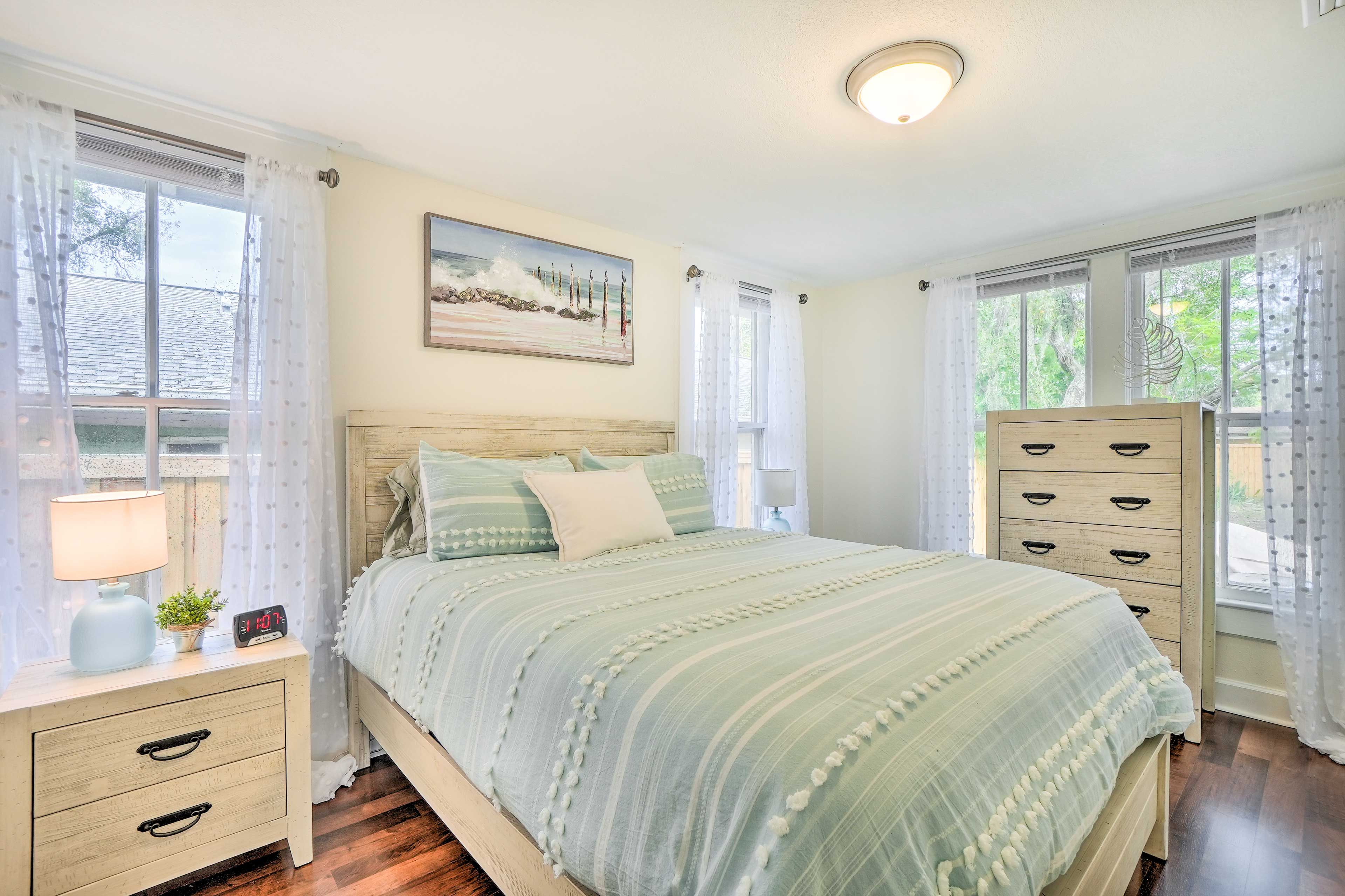 Bedroom 2 | Queen Bed